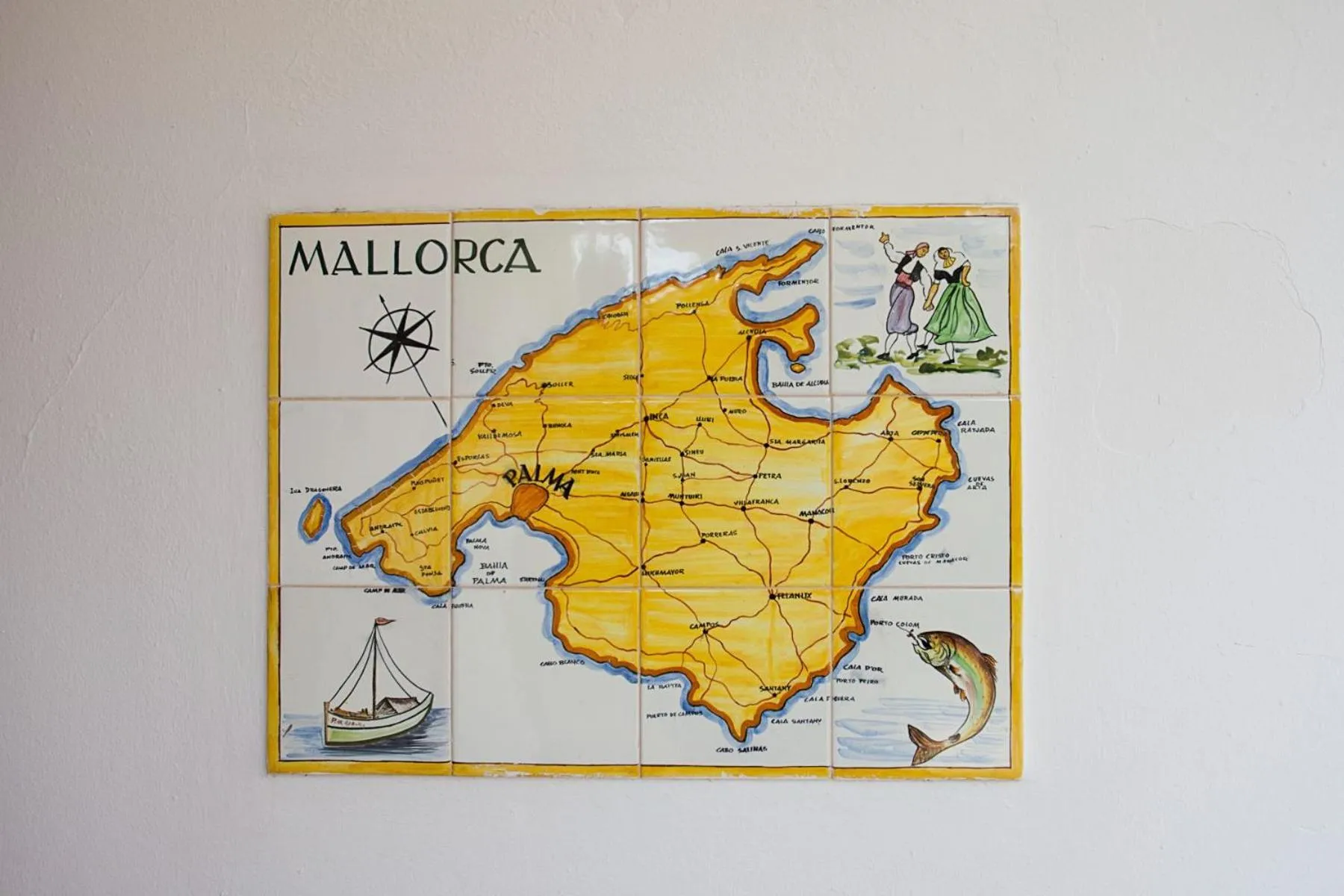 Decorative detail in Apartamentos Cala Murada Tennis