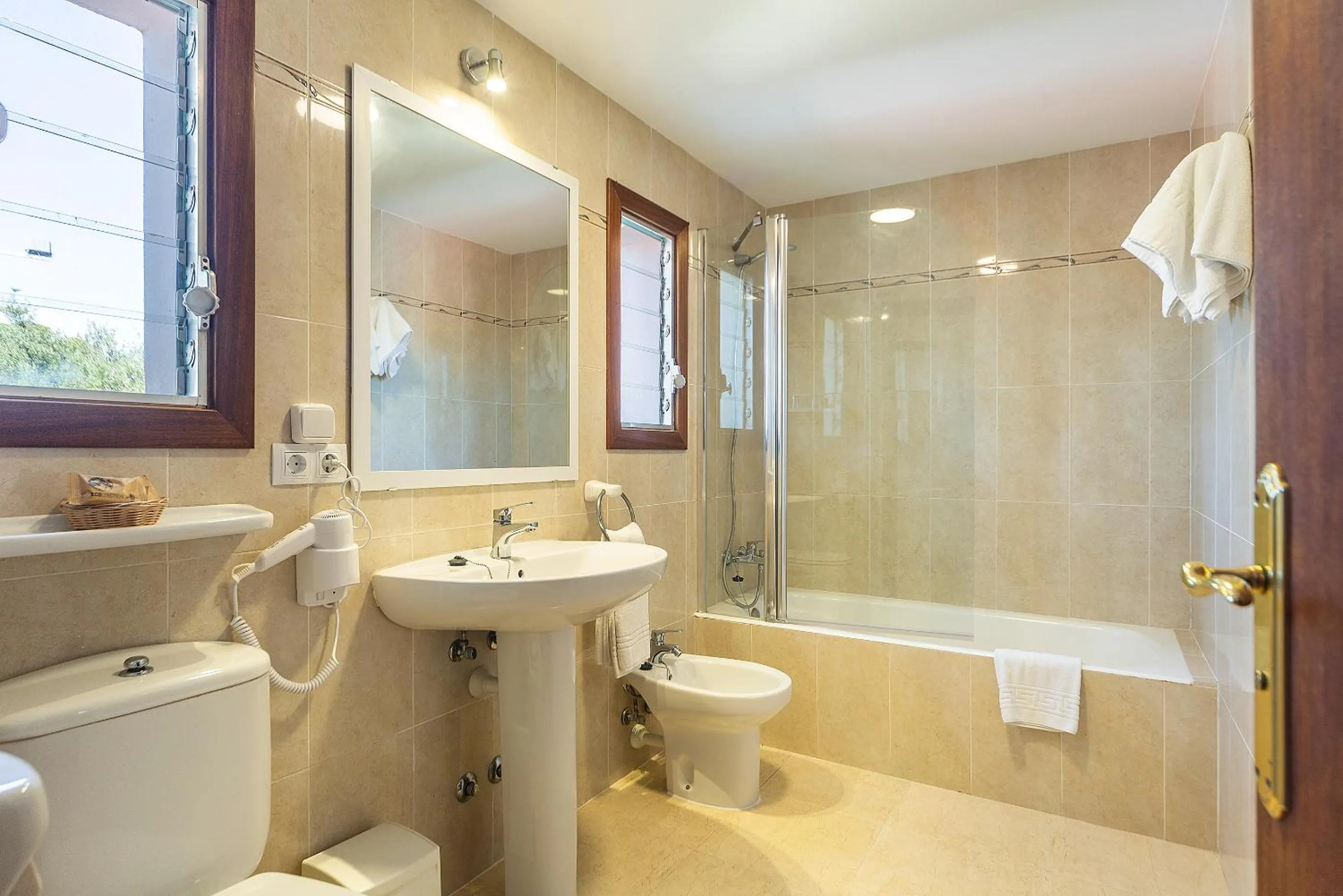 Shower in Apartamentos Cala Murada Tennis