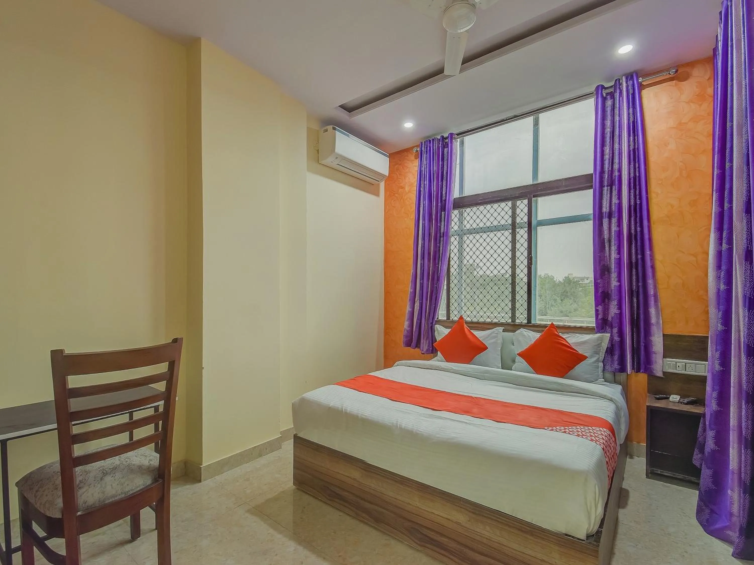 Bedroom, Bed in Hotel O Royal Blue