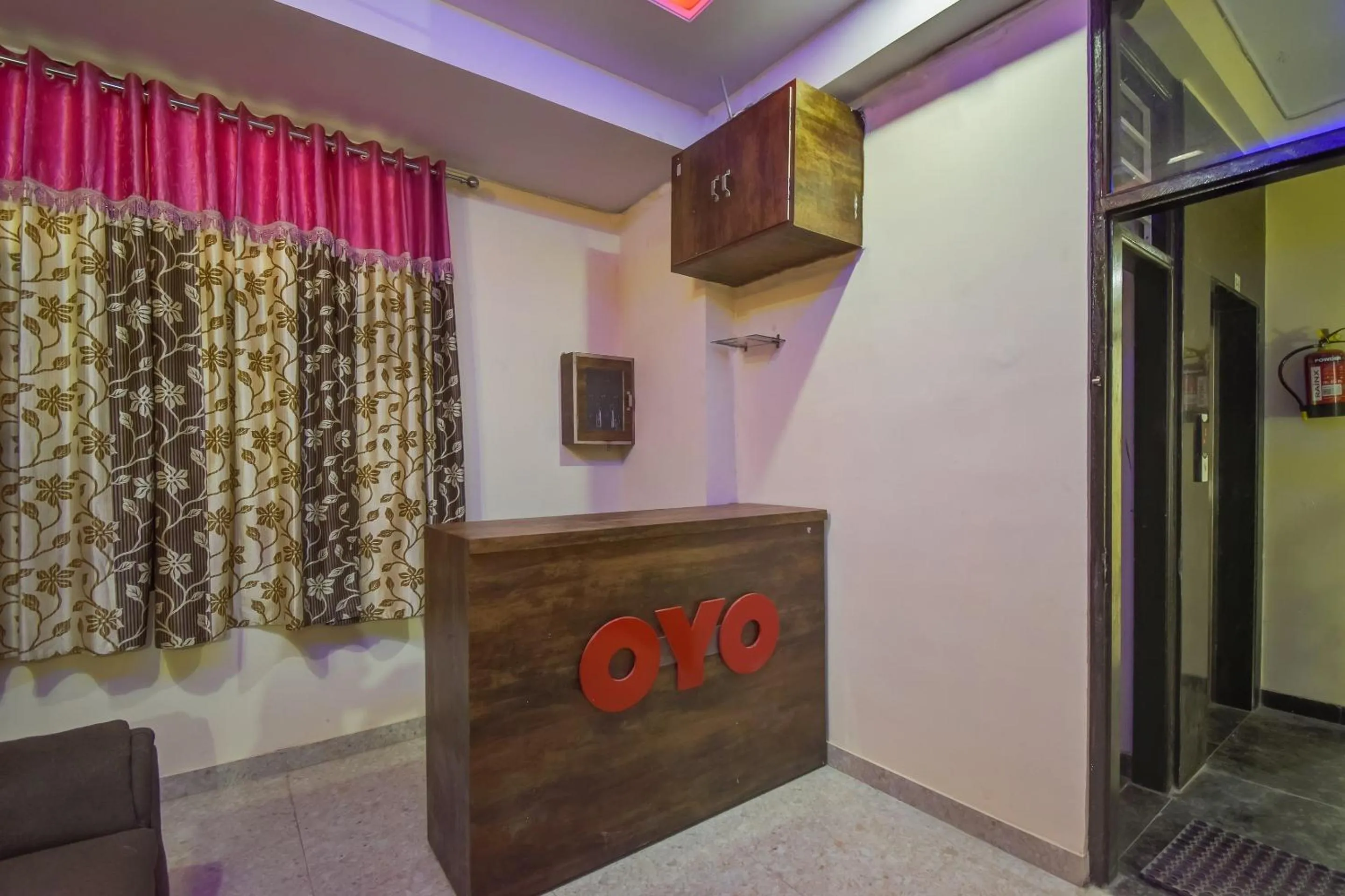 Lobby or reception in Hotel O Royal Blue