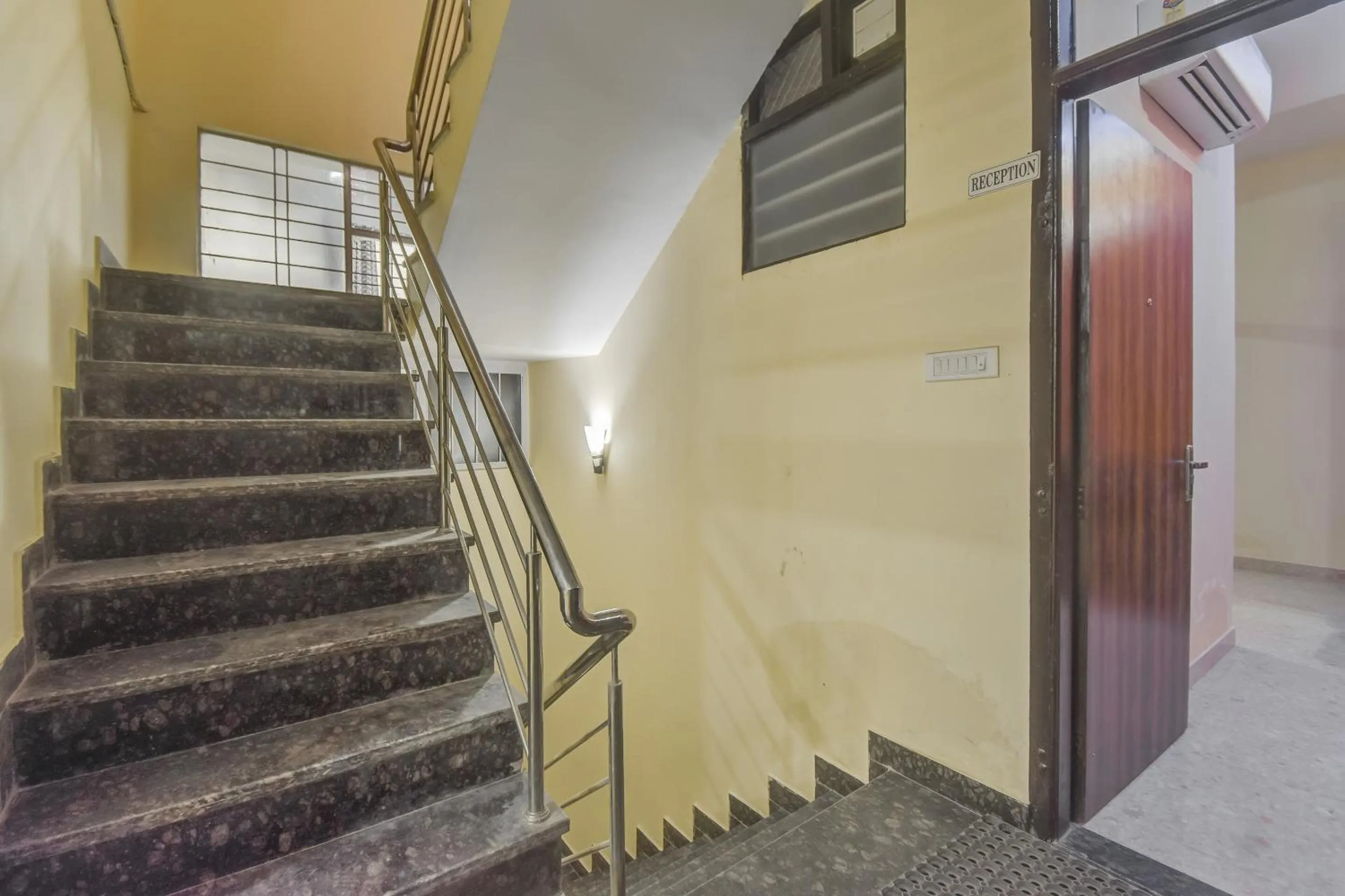 Lobby or reception in Hotel O Royal Blue
