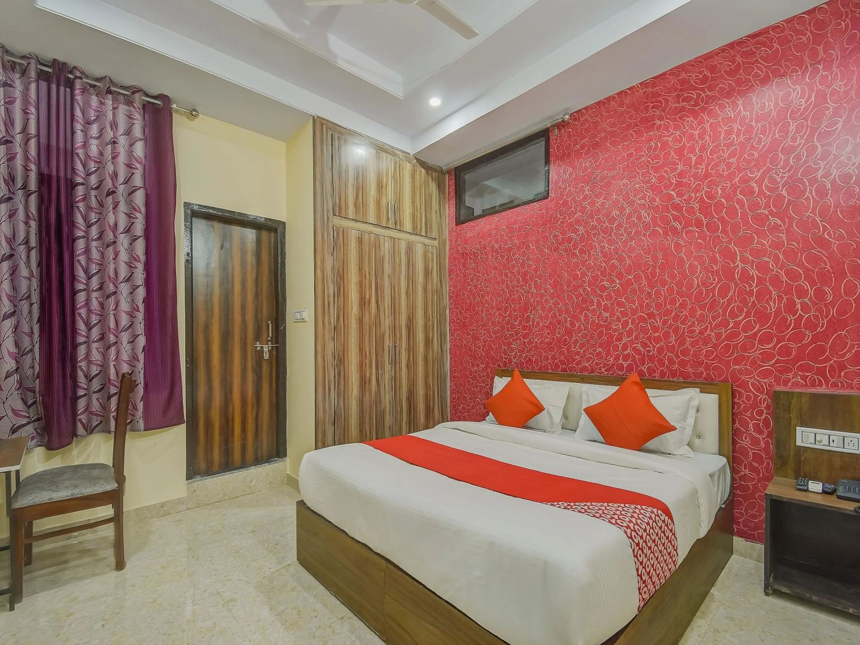 Bedroom, Bed in Hotel O Royal Blue