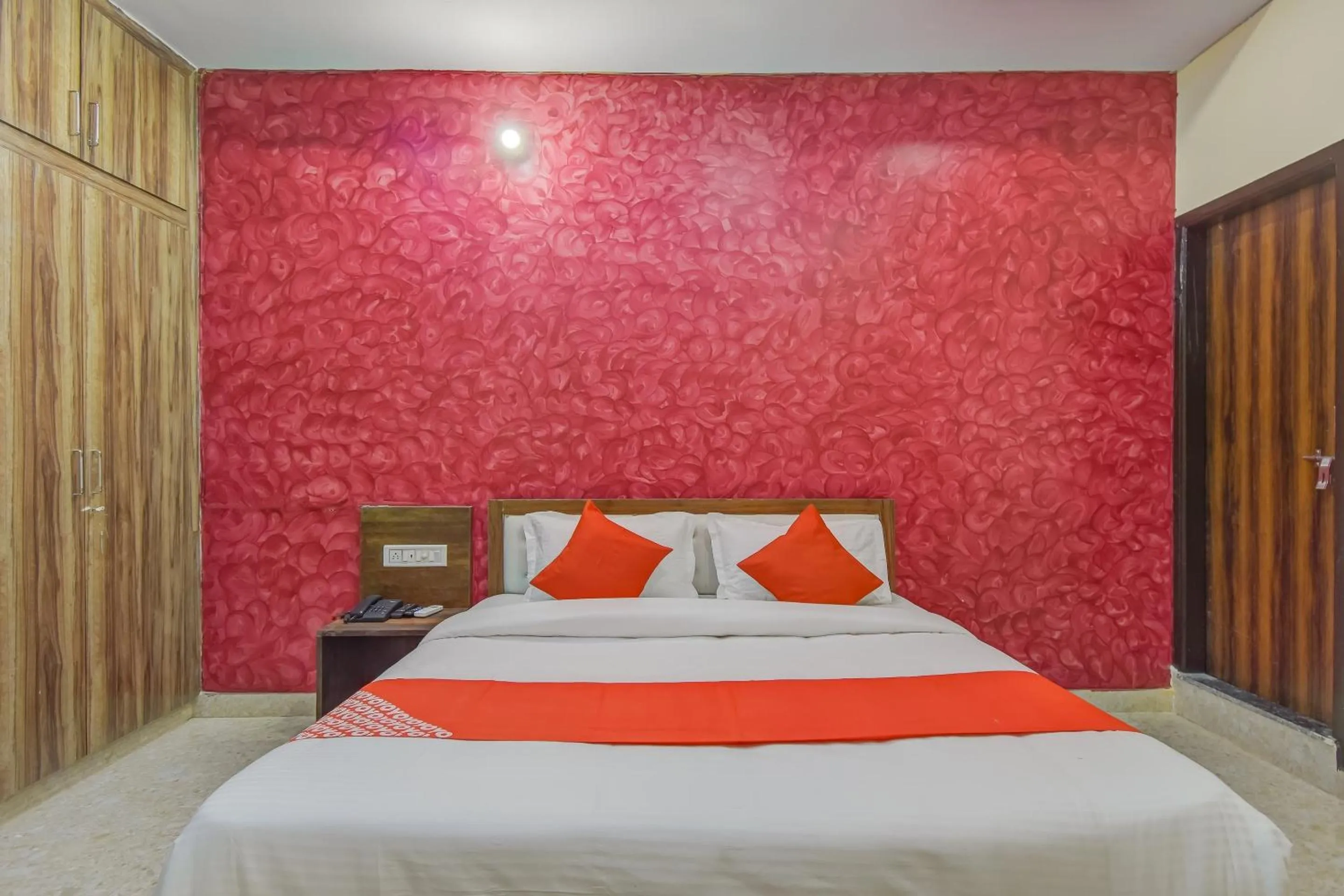 Bedroom, Bed in Hotel O Royal Blue