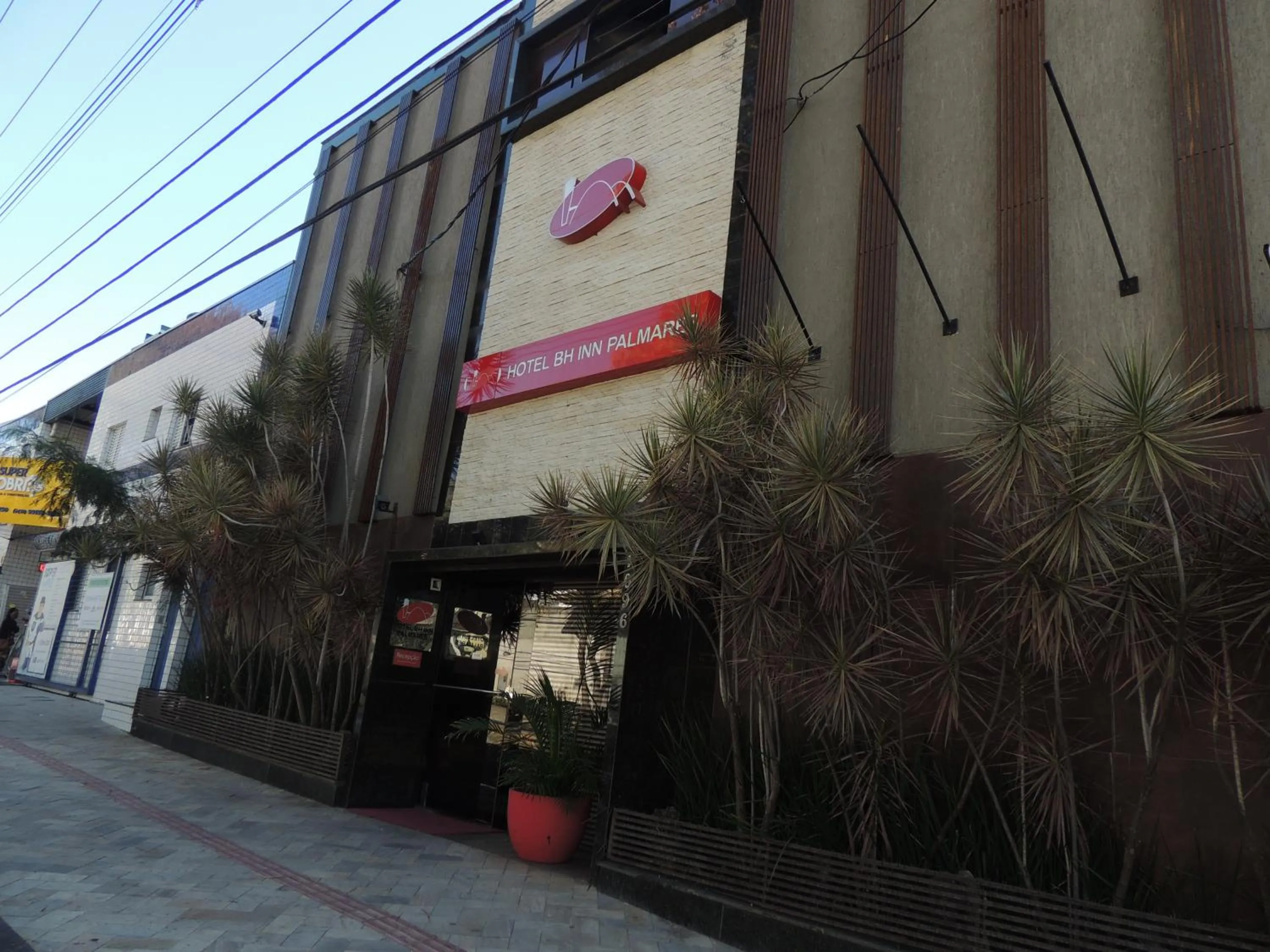 Facade/entrance in Hotel BH Inn Palmares - Fácil Acesso Cristiano Machado, Centerminas e Minas Shopping