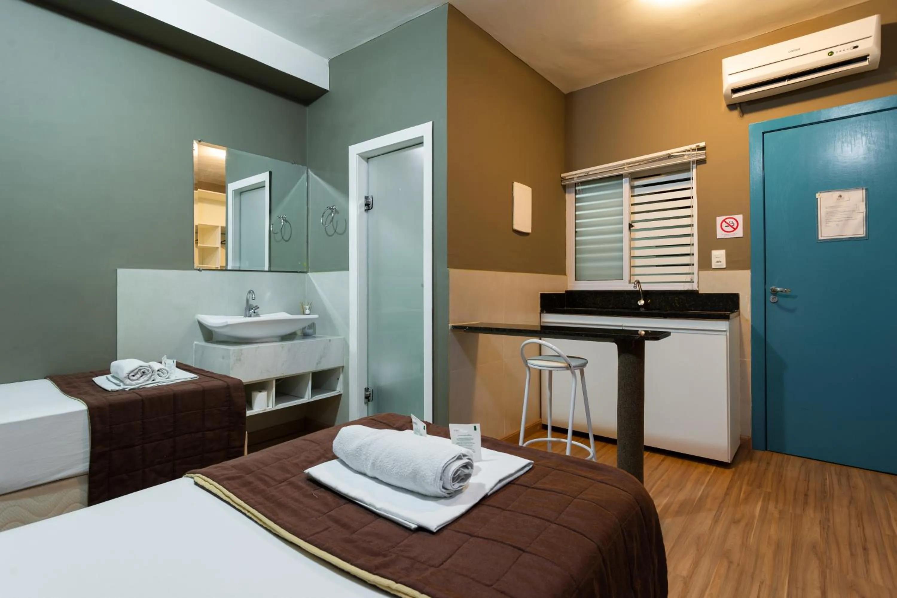 Photo of the whole room, Bed in Hotel BH Inn Palmares - Fácil Acesso Cristiano Machado, Centerminas e Minas Shopping