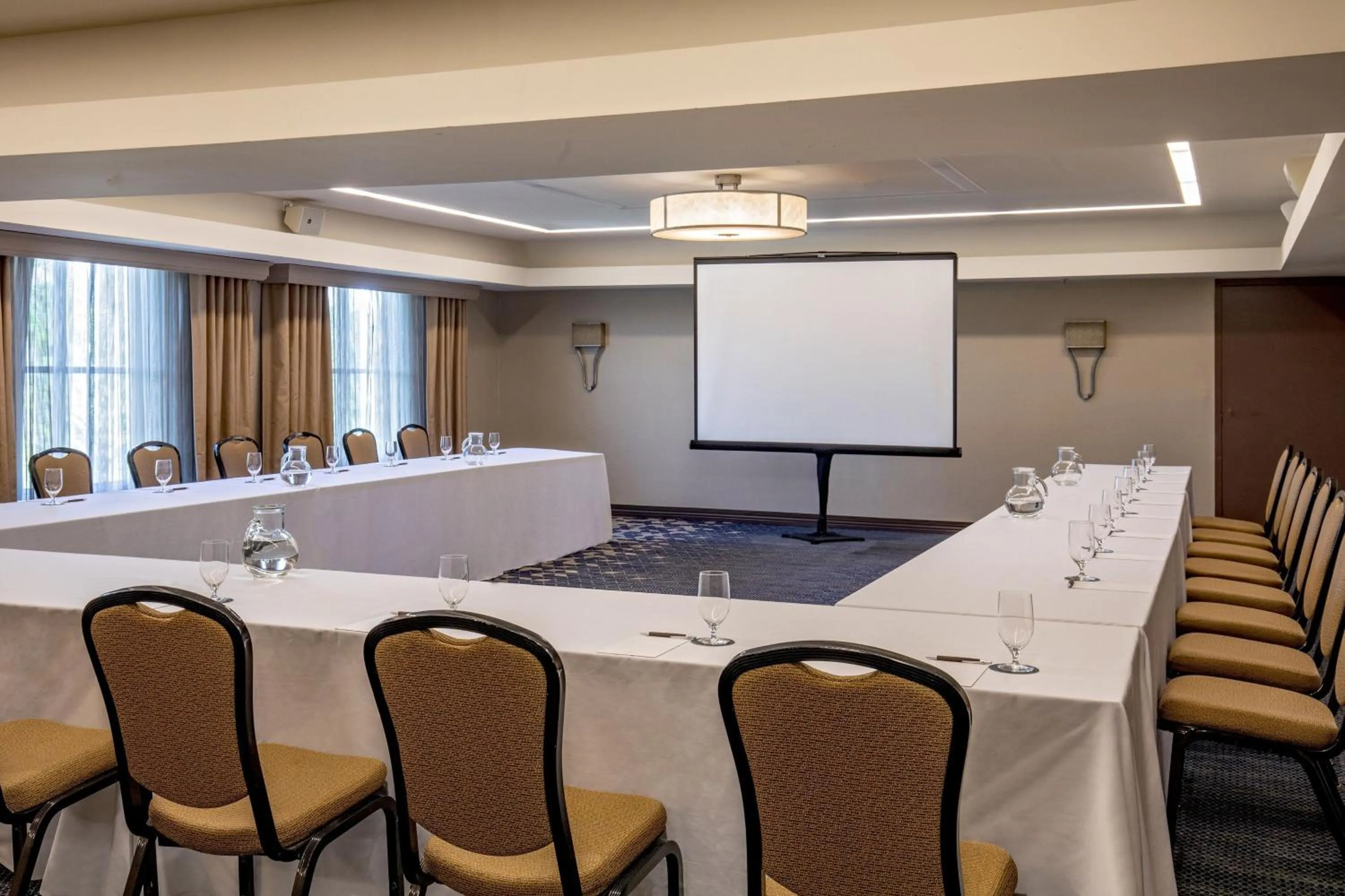 Meeting/conference room in Sheraton Boston Needham Hotel