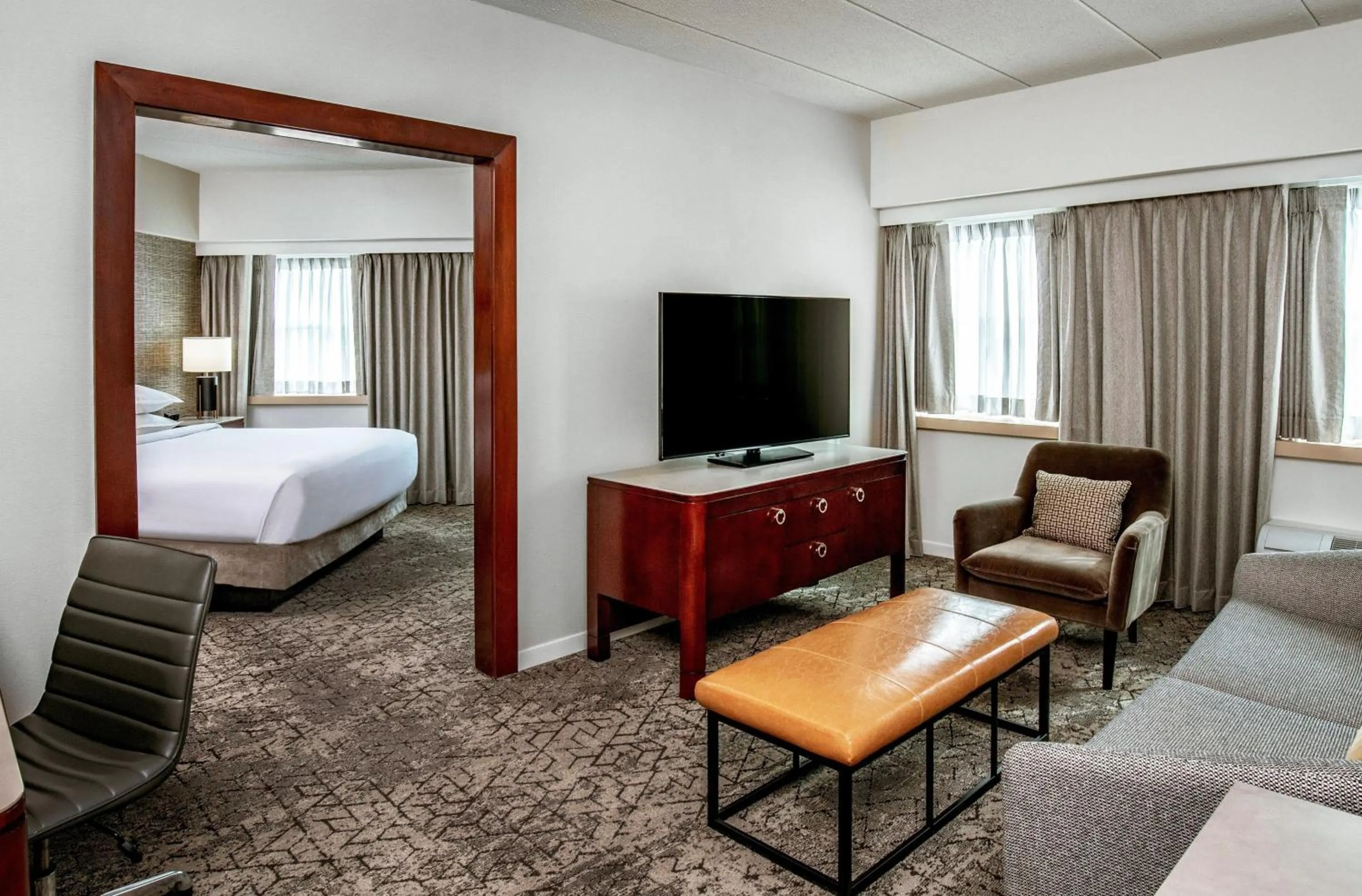 Bed in Sheraton Boston Needham Hotel