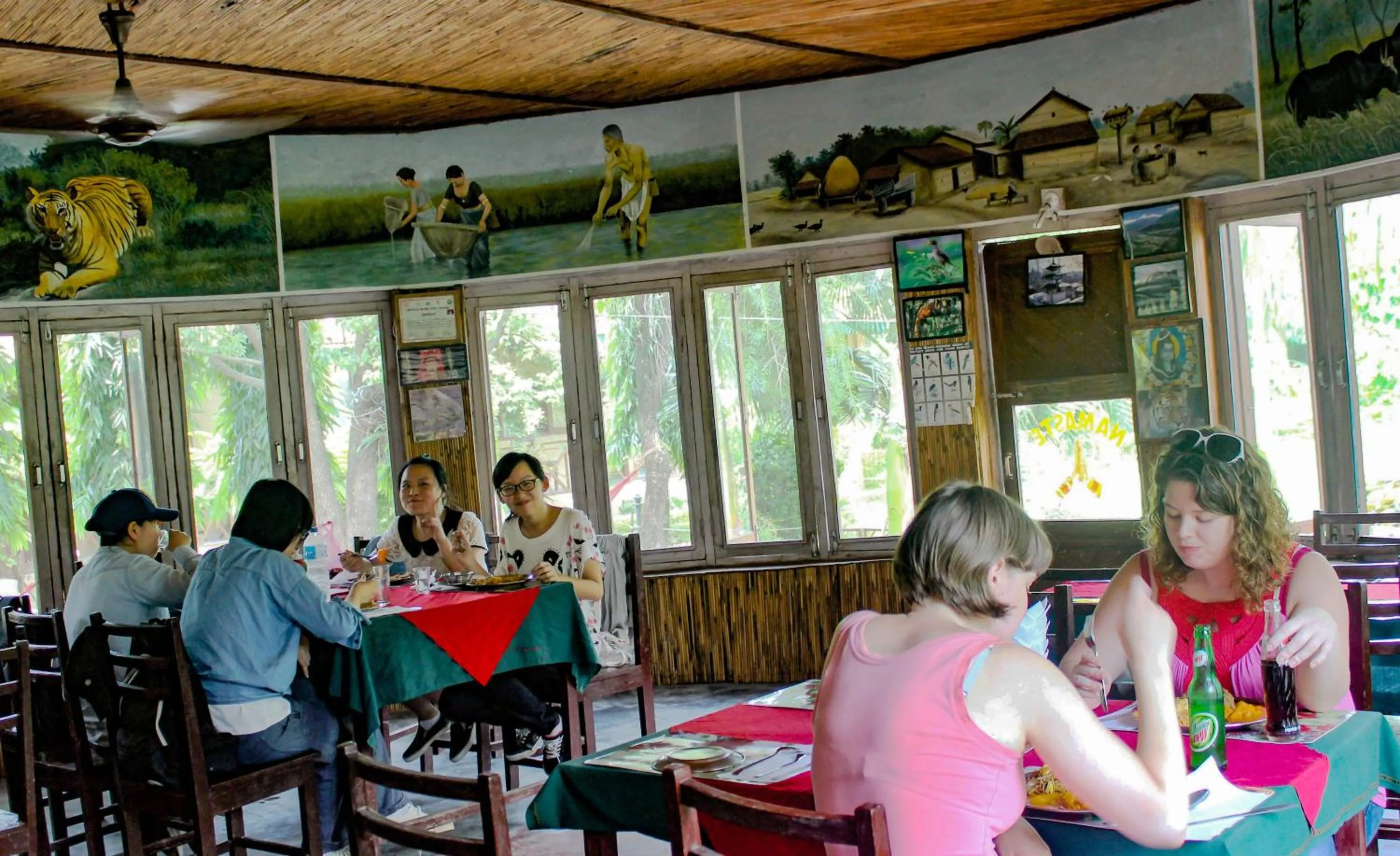 Restaurant/places to eat in Eden jungle resort