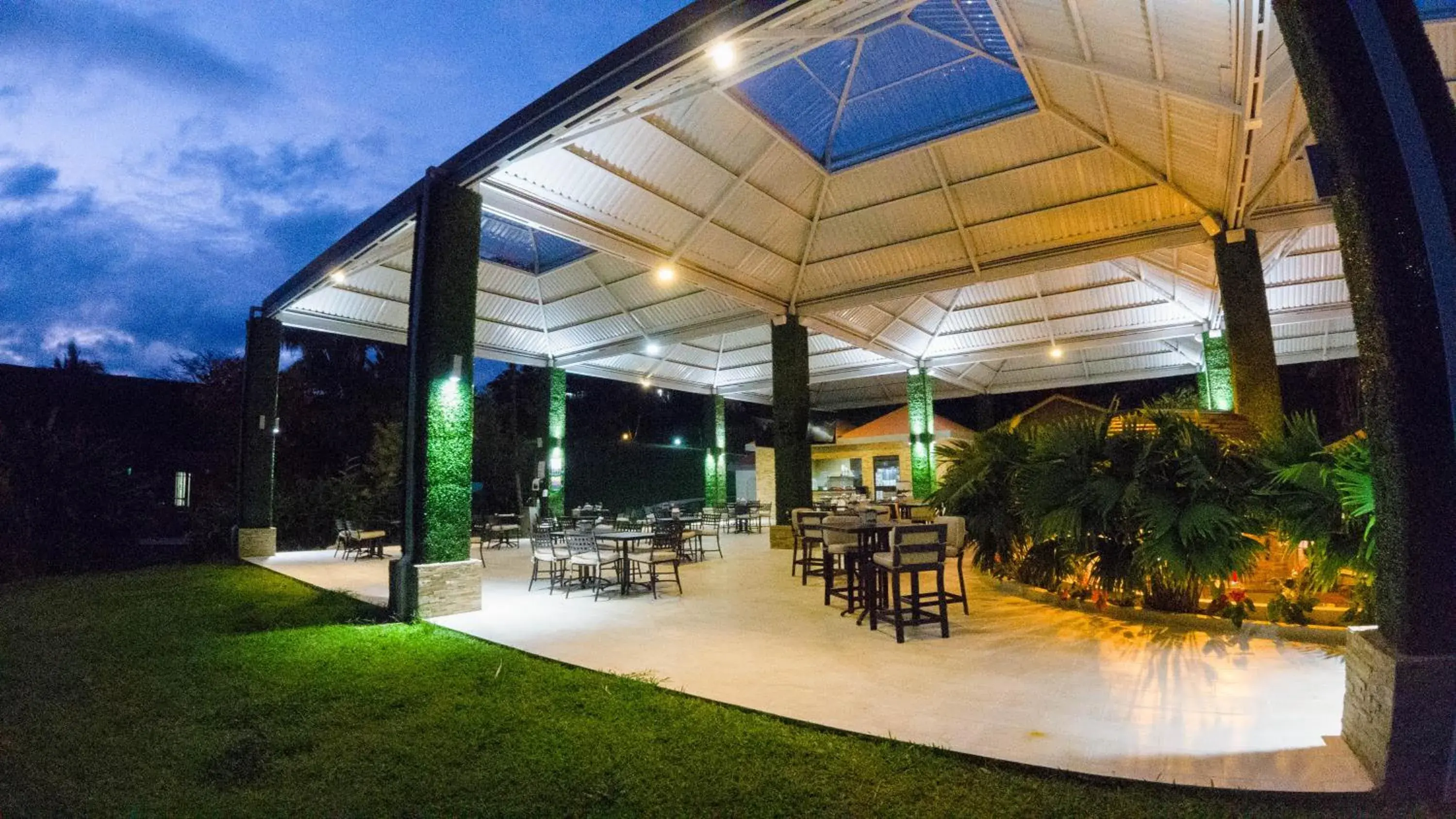 Restaurant/places to eat in Arenal Paraiso Resort Spa & Thermo Mineral Hot Springs Restaurant/places to eat in Arenal Paraiso Resort Spa & Thermo Mineral Hot Springs