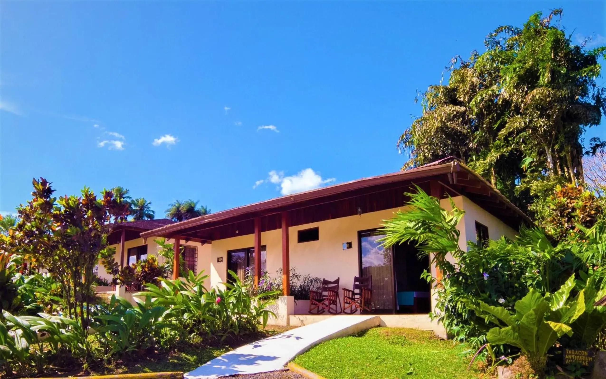 Property building in Arenal Paraiso Resort Spa & Thermo Mineral Hot Springs Property building in Arenal Paraiso Resort Spa & Thermo Mineral Hot Springs
