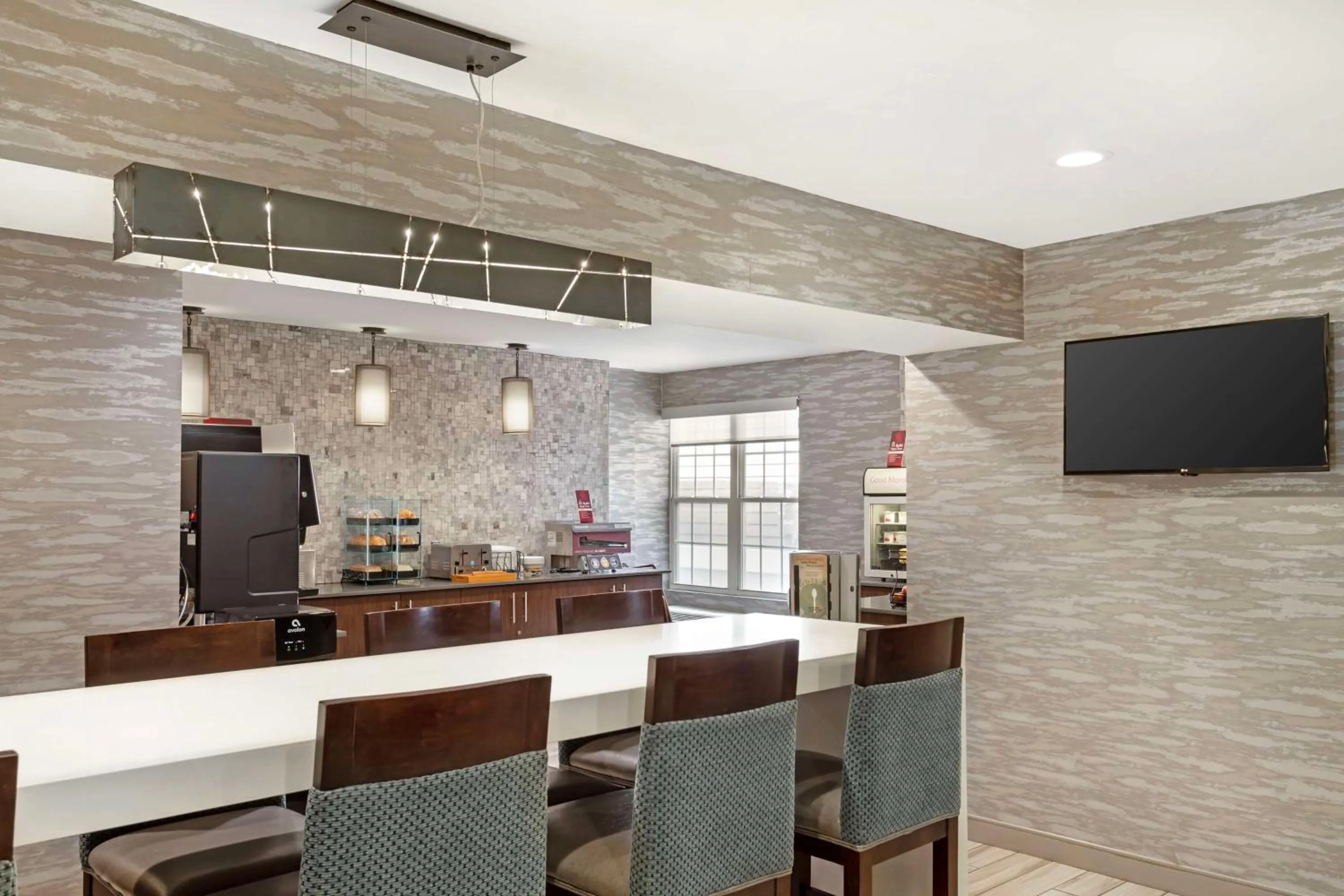 Breakfast in Best Western Plus Fairfield Hotel