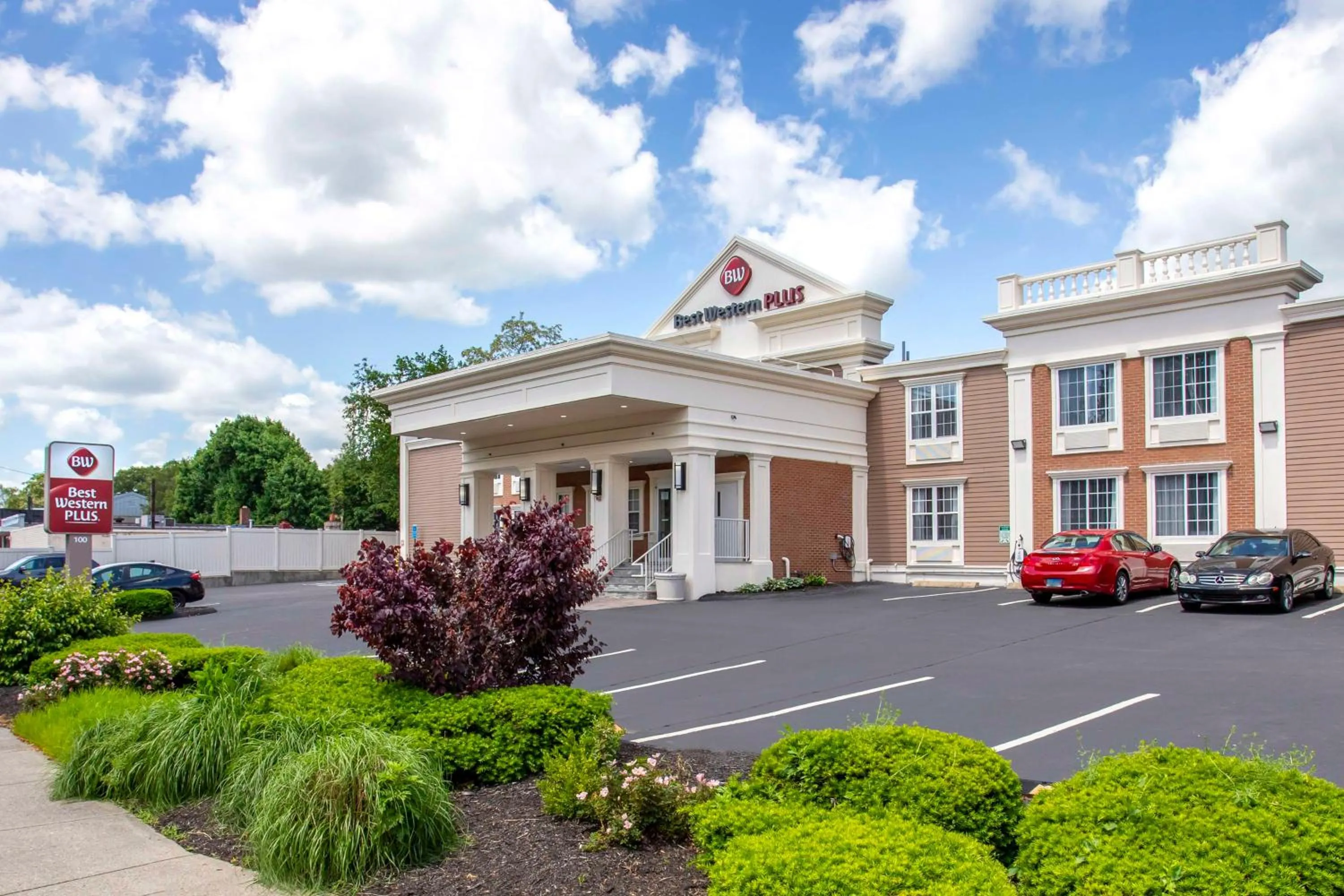 Property building in Best Western Plus Fairfield Hotel
