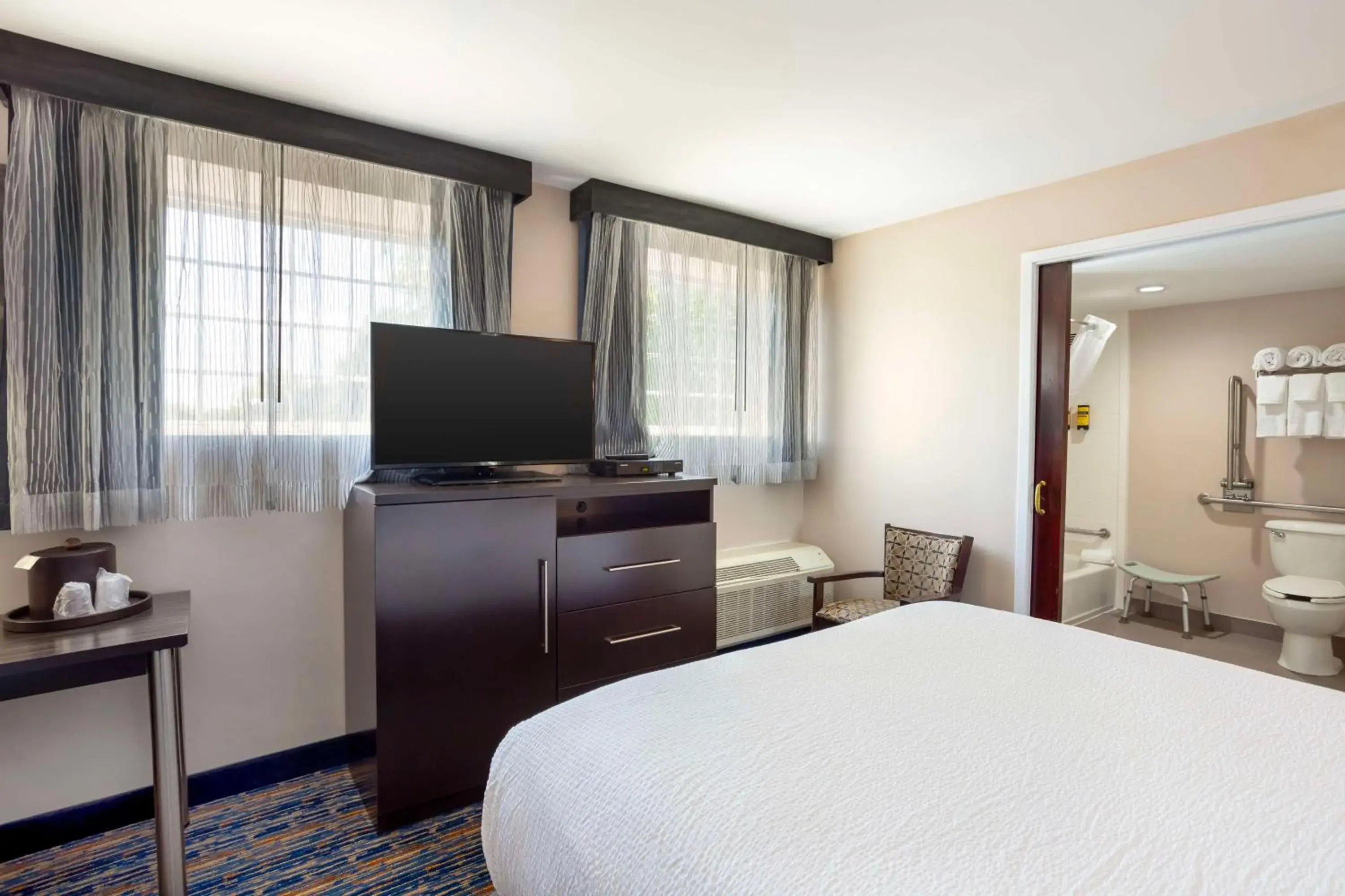 Bedroom, Bed in Best Western Plus Fairfield Hotel Bedroom, Bed in Best Western Plus Fairfield Hotel