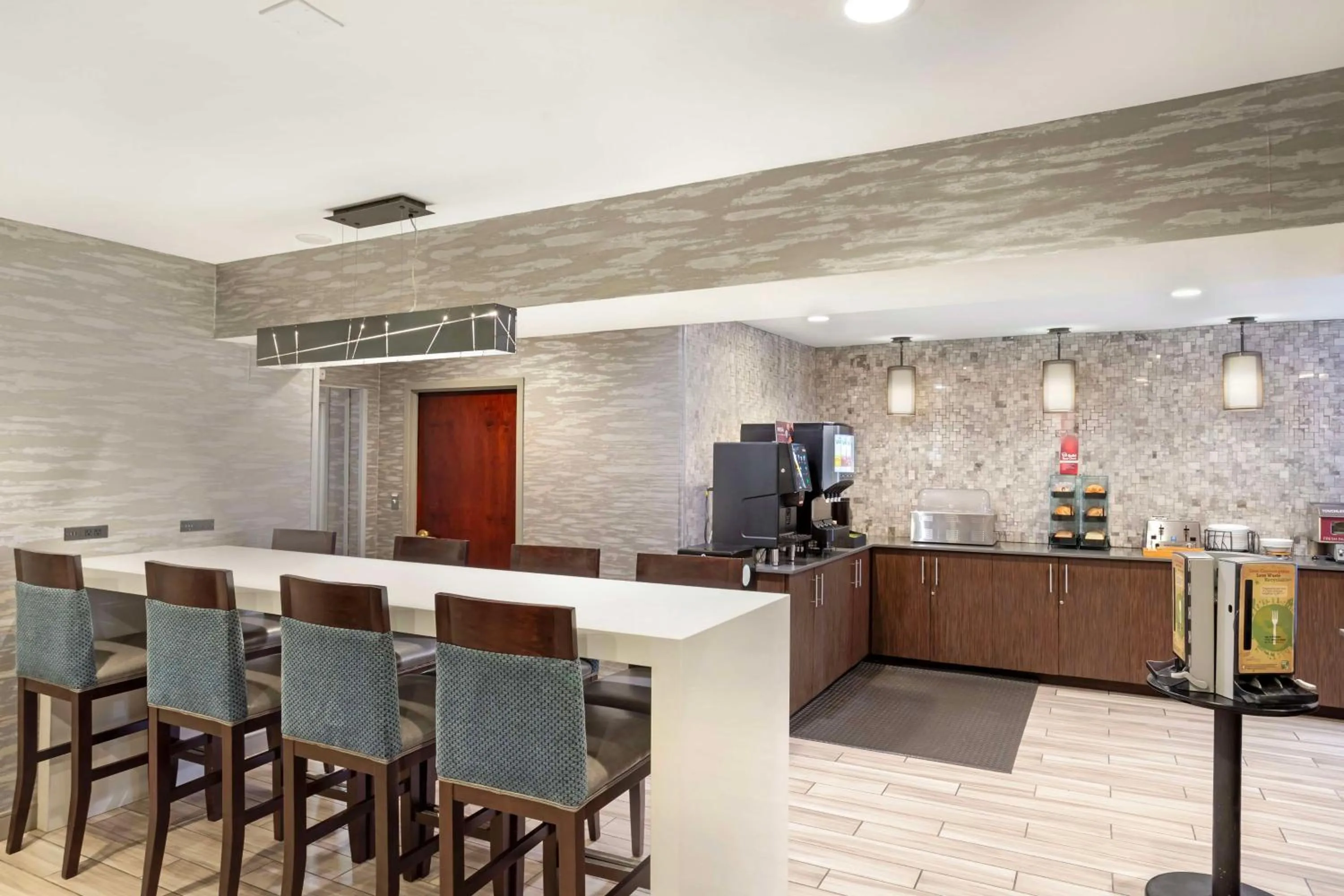 Breakfast in Best Western Plus Fairfield Hotel