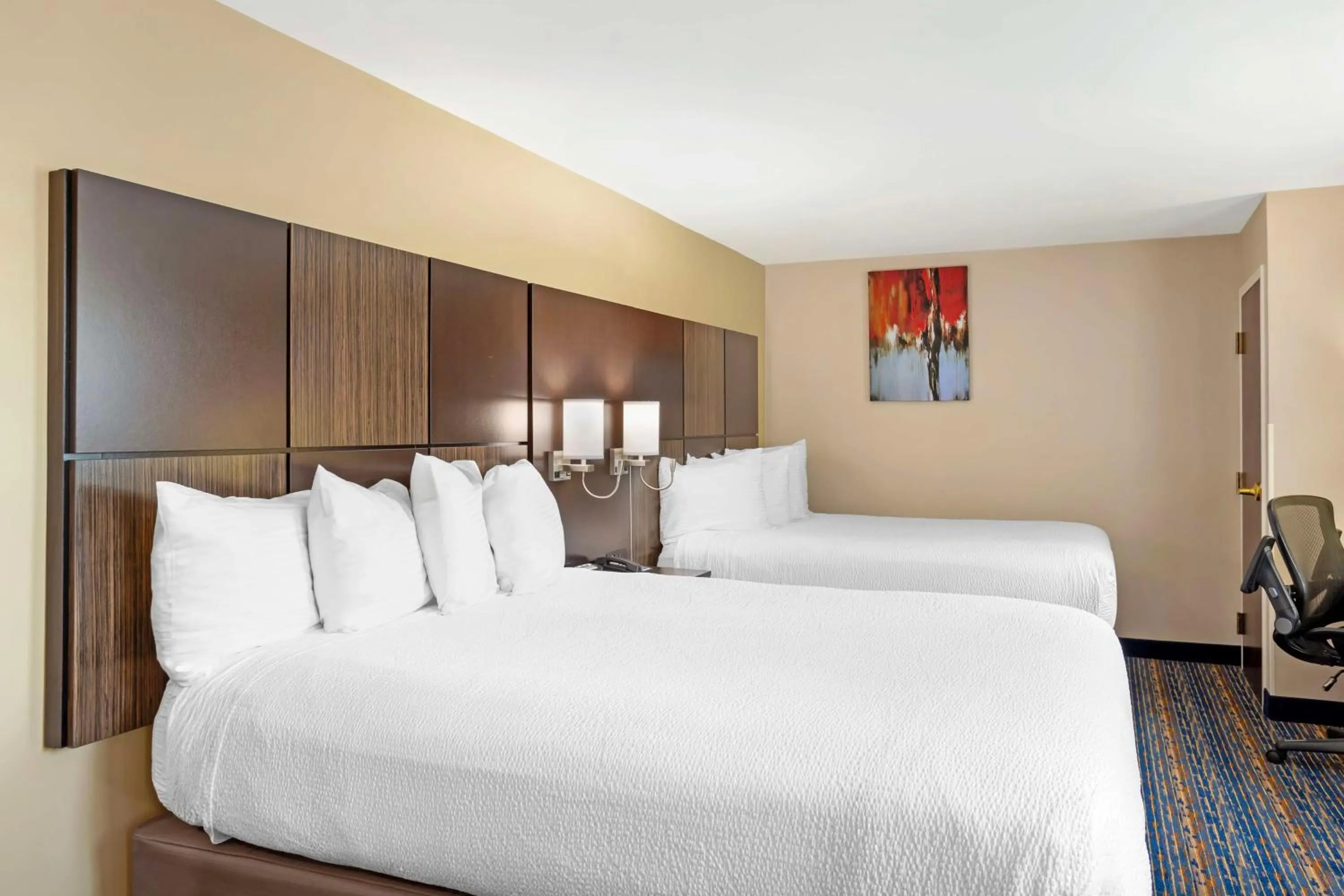 Bedroom, Bed in Best Western Plus Fairfield Hotel