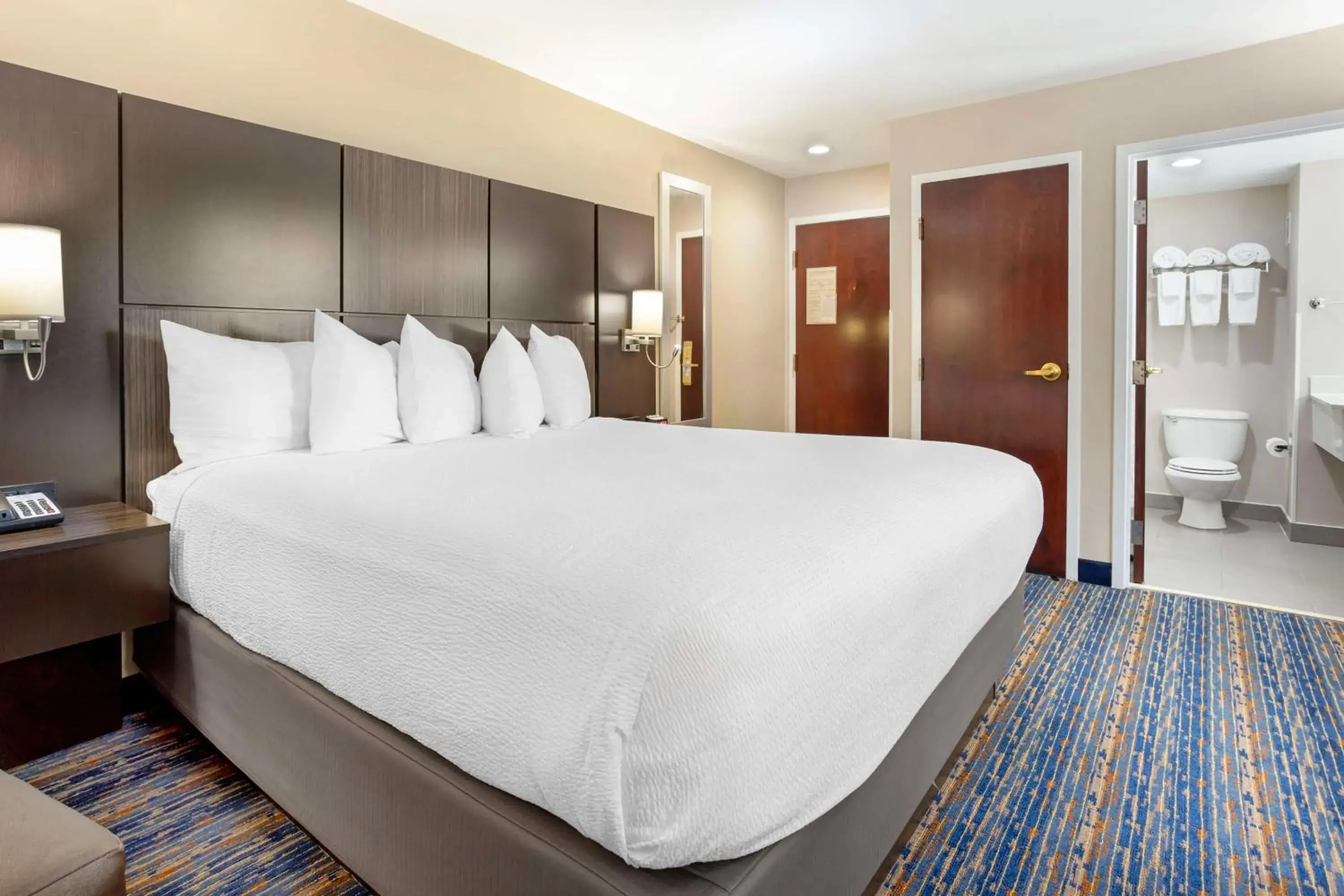 Bedroom, Bed in Best Western Plus Fairfield Hotel Bedroom, Bed in Best Western Plus Fairfield Hotel