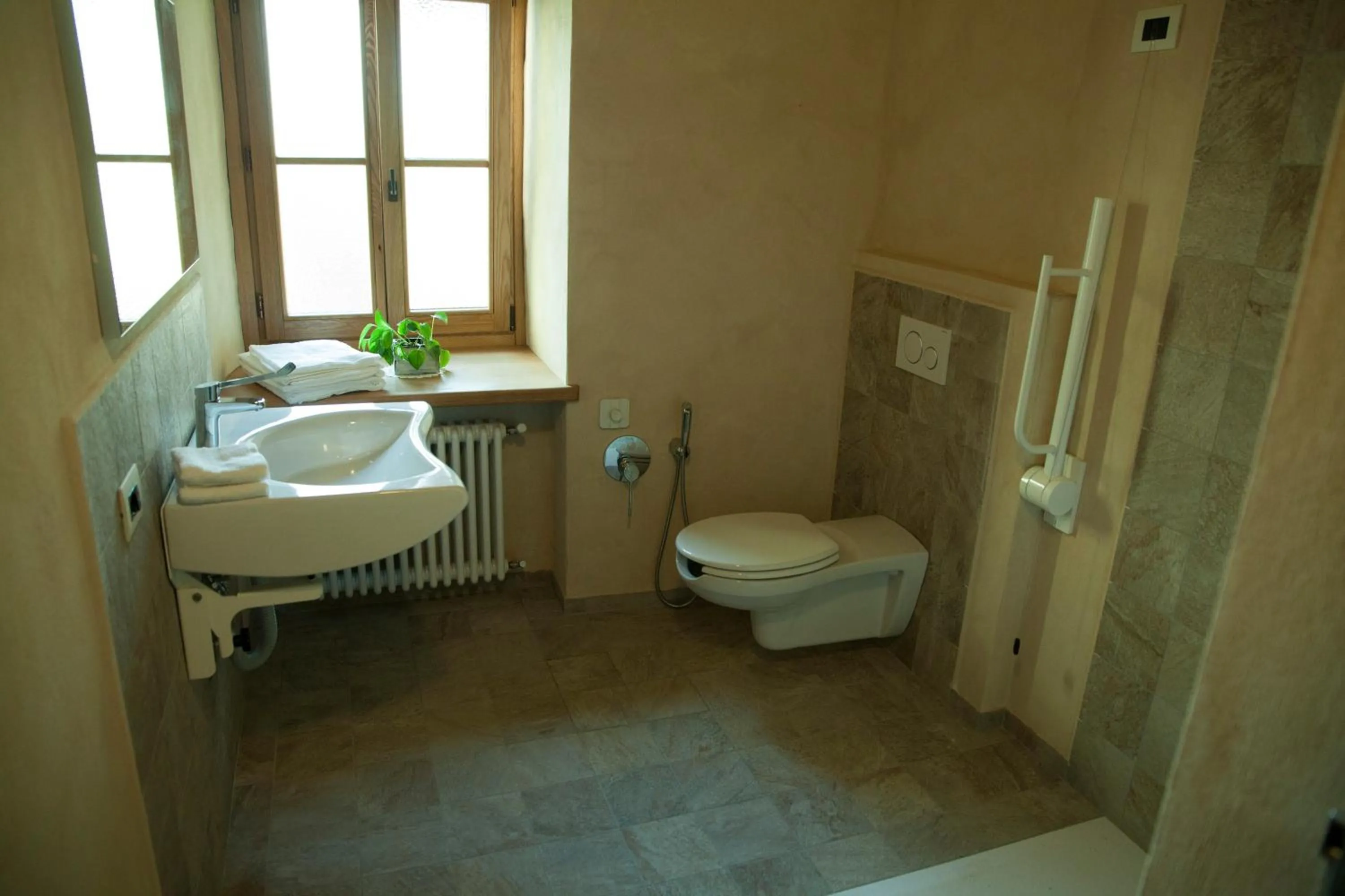Bathroom in Ostello del Monastero