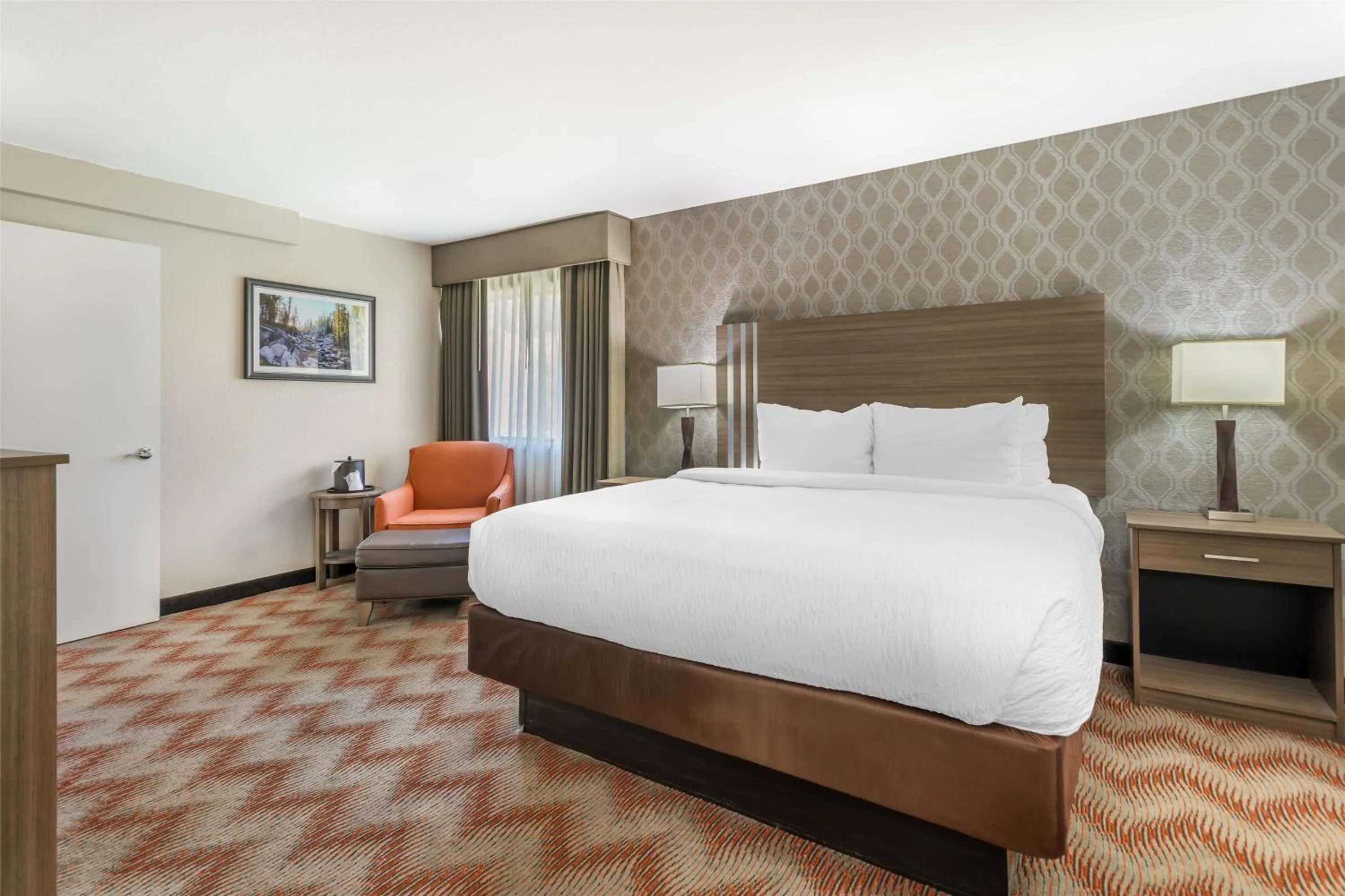 Photo of the whole room, Bed in Best Western Plus Sonora Oaks Hotel and Conference Center