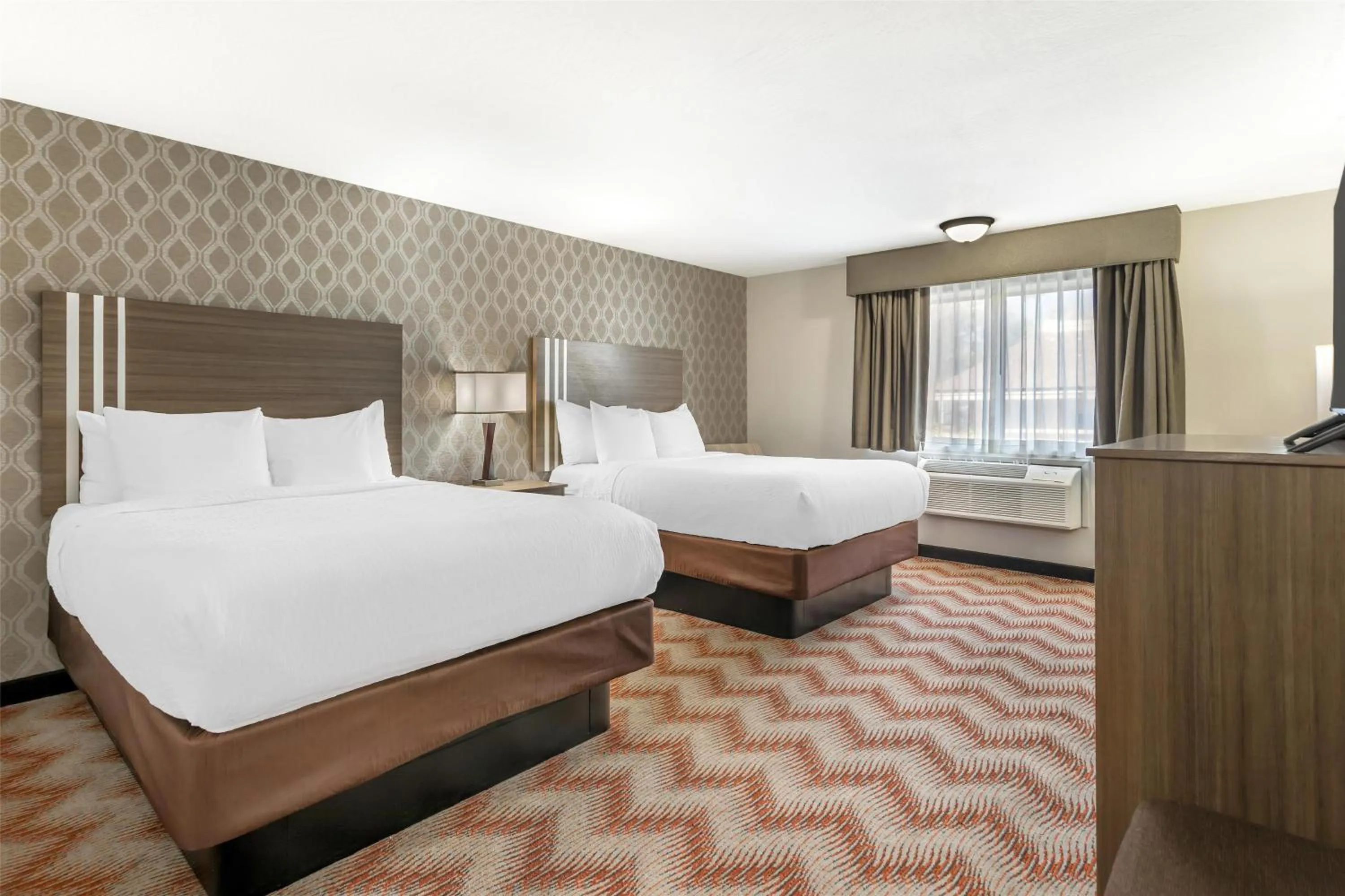 Bedroom, Bed in Best Western Plus Sonora Oaks Hotel and Conference Center