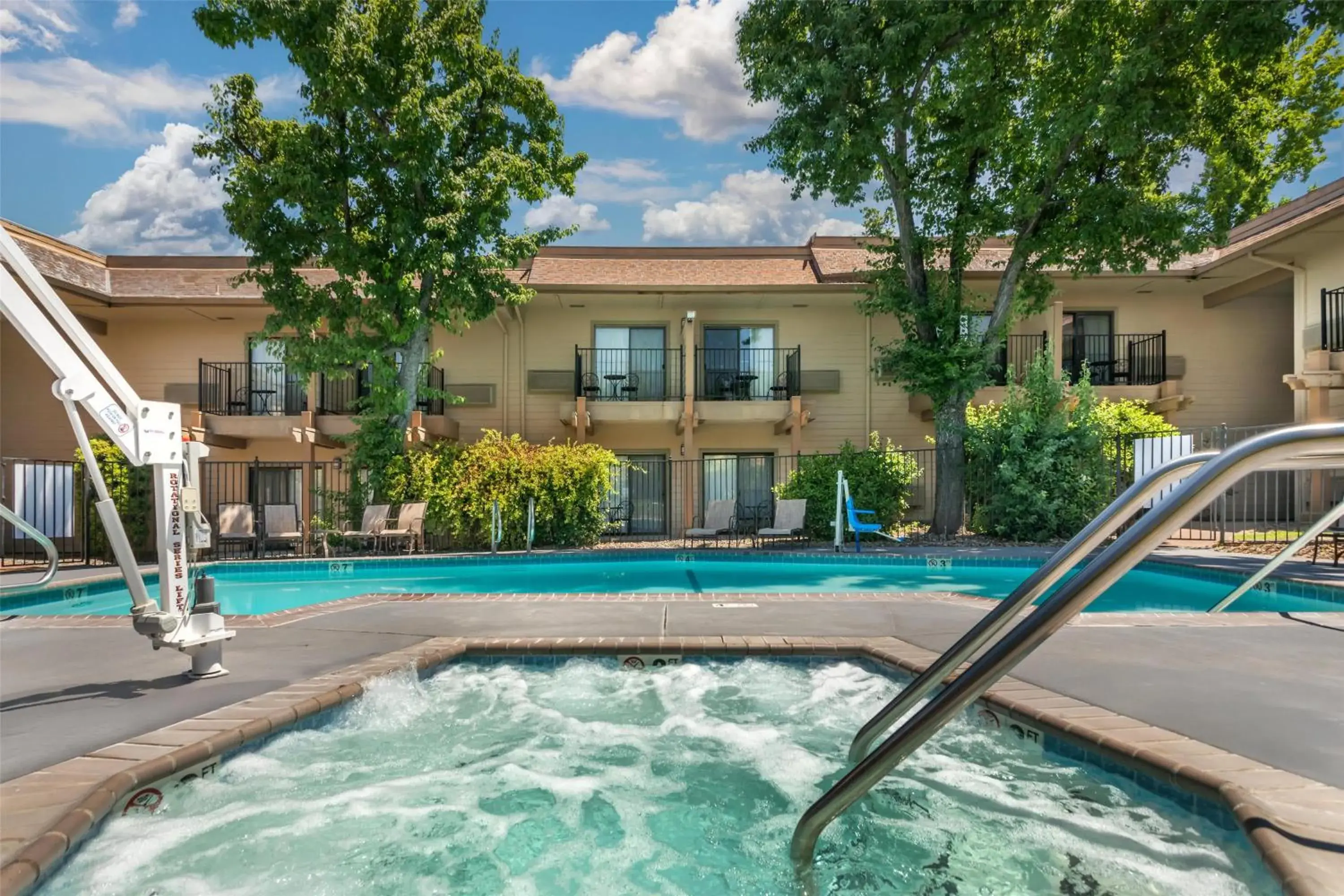 Pool view in Best Western Plus Sonora Oaks Hotel and Conference Center Pool view in Best Western Plus Sonora Oaks Hotel and Conference Center