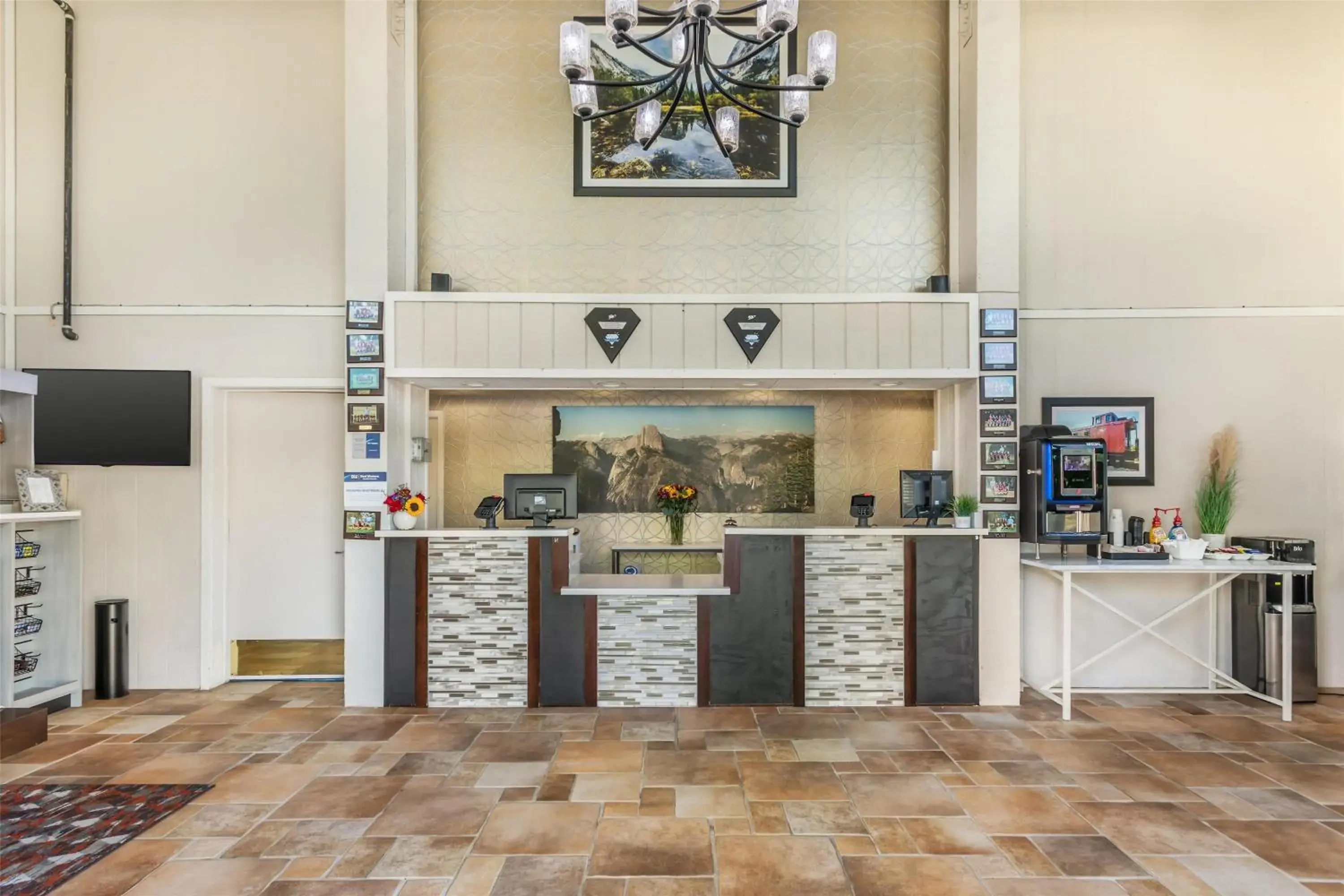 Lobby or reception in Best Western Plus Sonora Oaks Hotel and Conference Center Lobby or reception in Best Western Plus Sonora Oaks Hotel and Conference Center