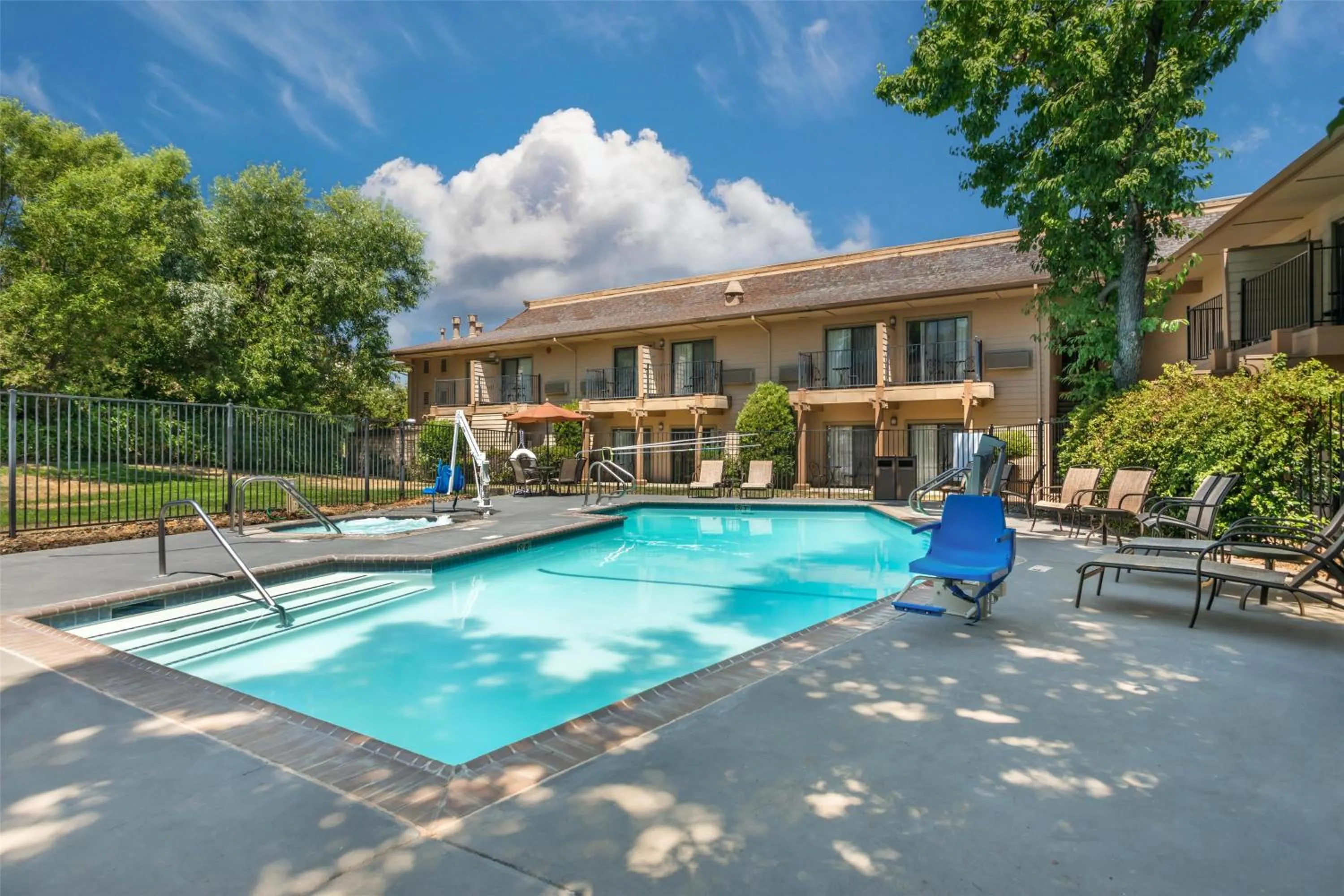 Pool view in Best Western Plus Sonora Oaks Hotel and Conference Center