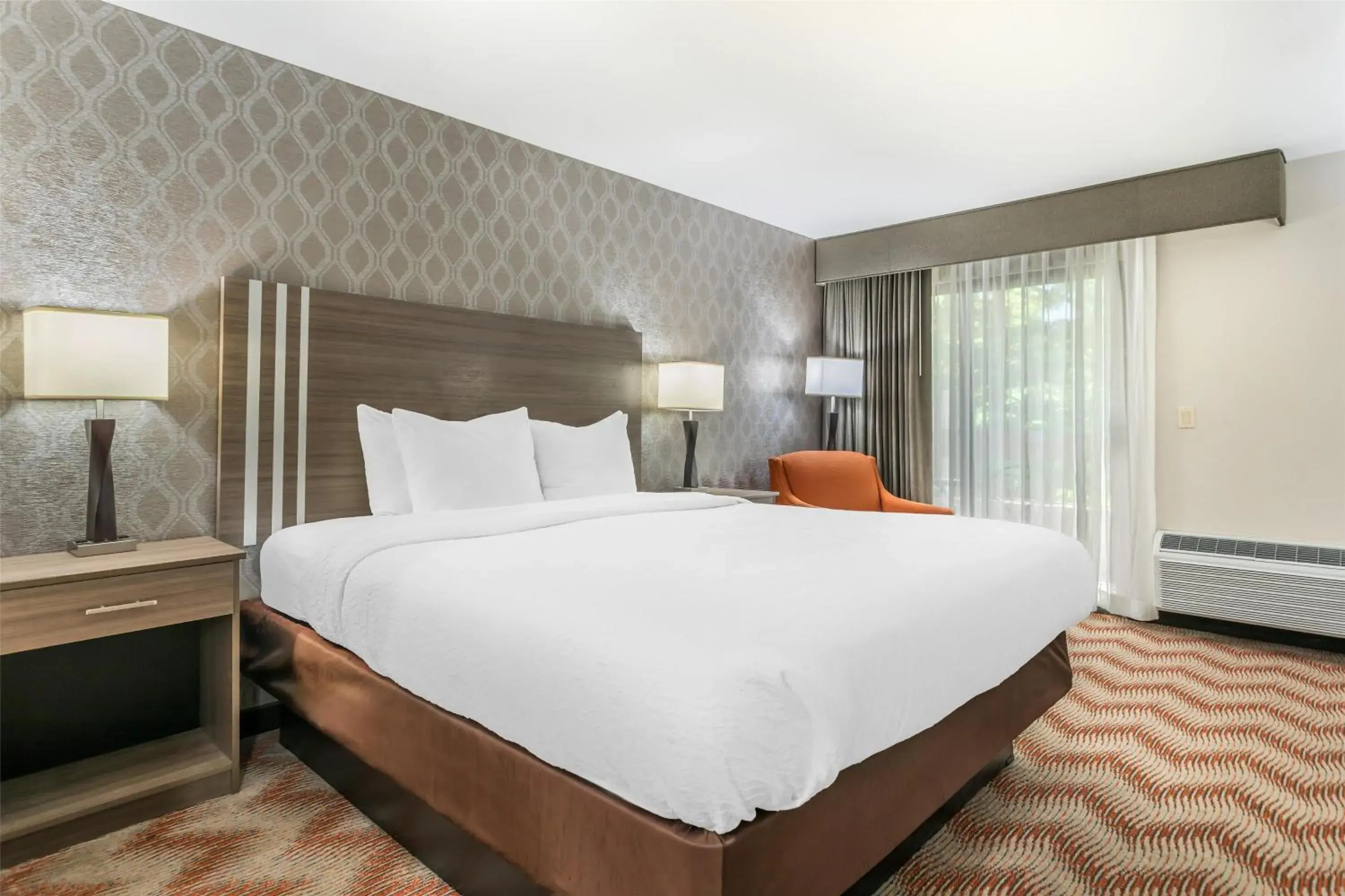 Bedroom, Bed in Best Western Plus Sonora Oaks Hotel and Conference Center Bedroom, Bed in Best Western Plus Sonora Oaks Hotel and Conference Center