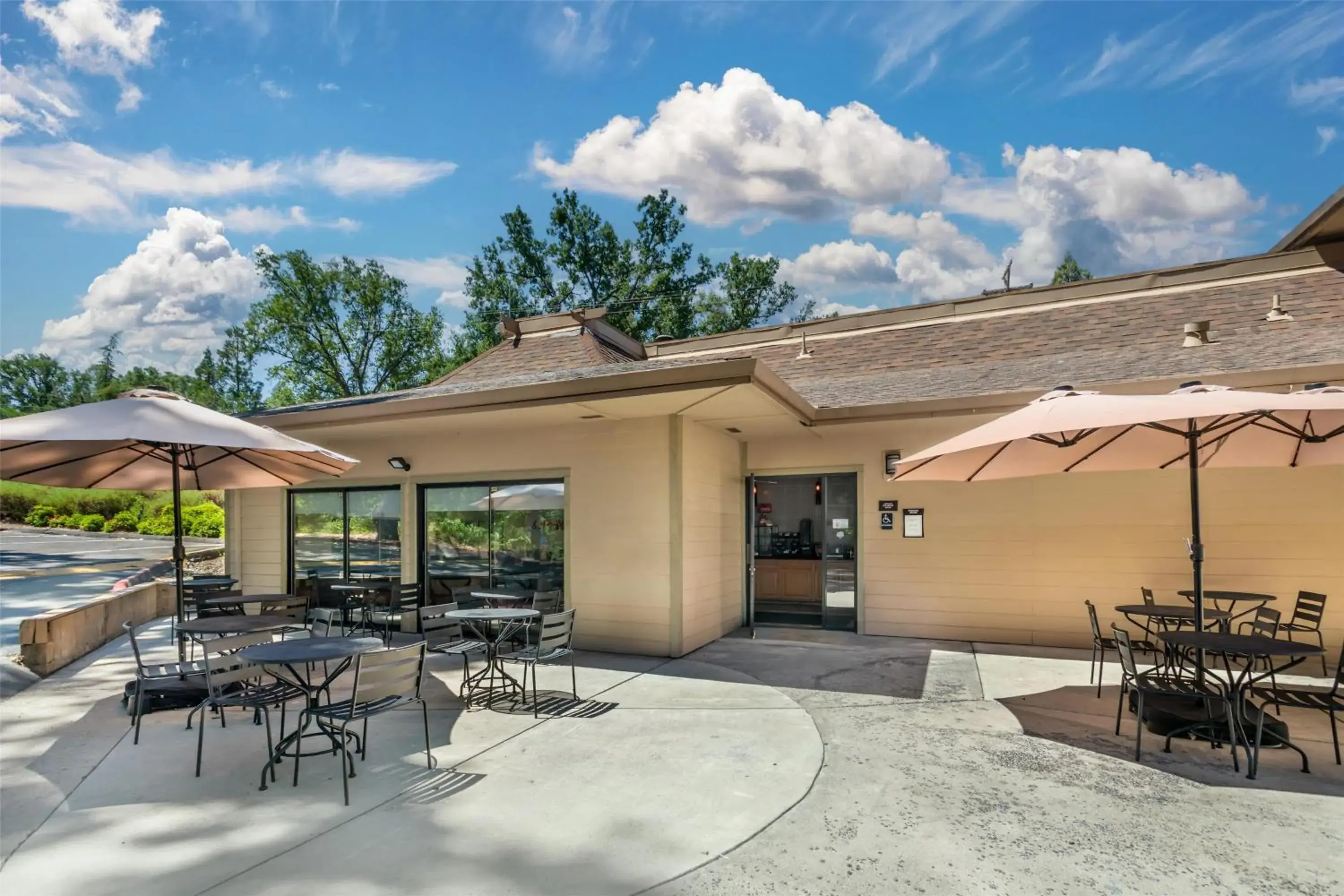 Property building in Best Western Plus Sonora Oaks Hotel and Conference Center Property building in Best Western Plus Sonora Oaks Hotel and Conference Center