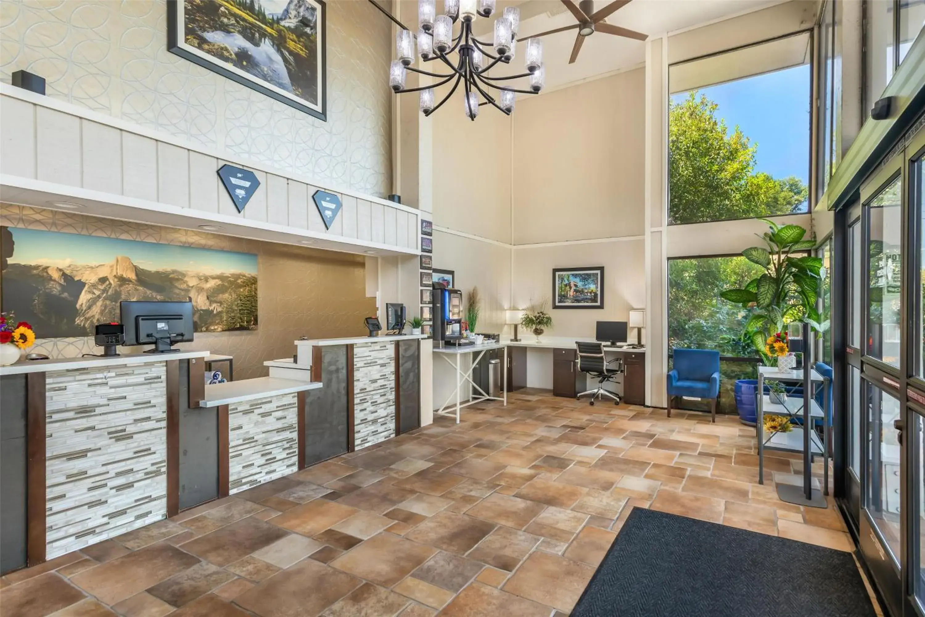 Lobby or reception in Best Western Plus Sonora Oaks Hotel and Conference Center Lobby or reception in Best Western Plus Sonora Oaks Hotel and Conference Center