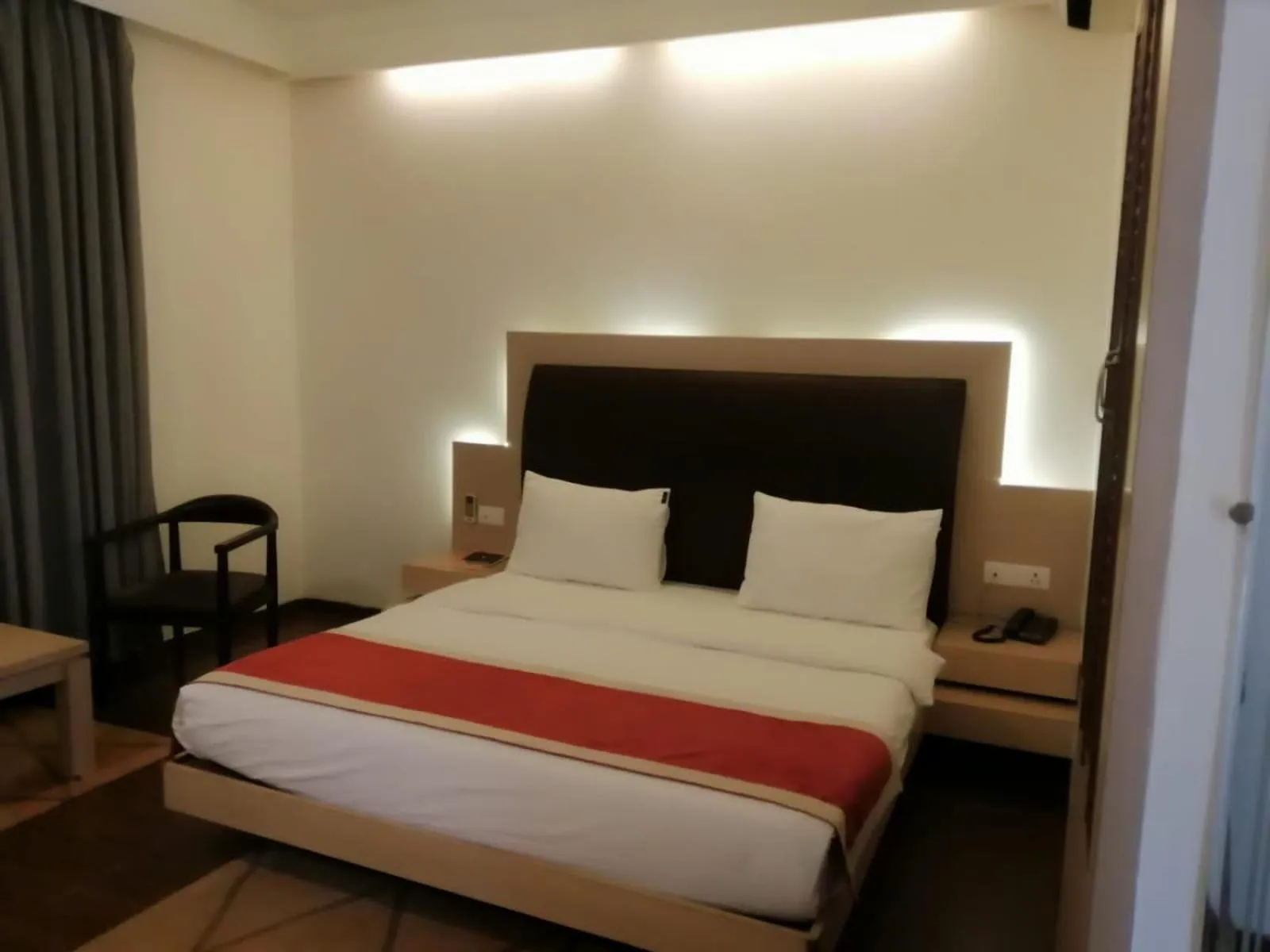 Bedroom, Bed in Kingston Resort