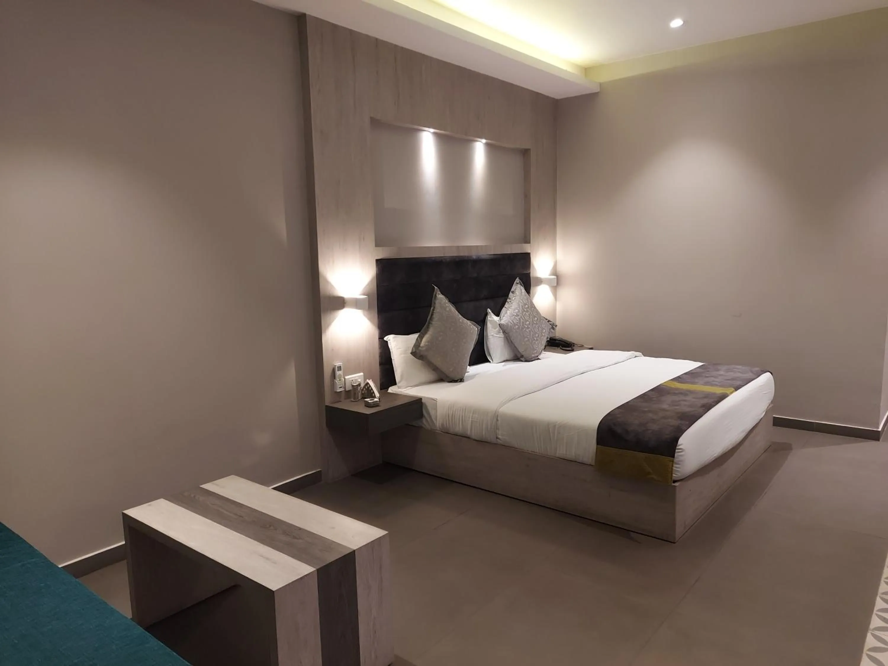 Photo of the whole room, Bed in Kingston Resort