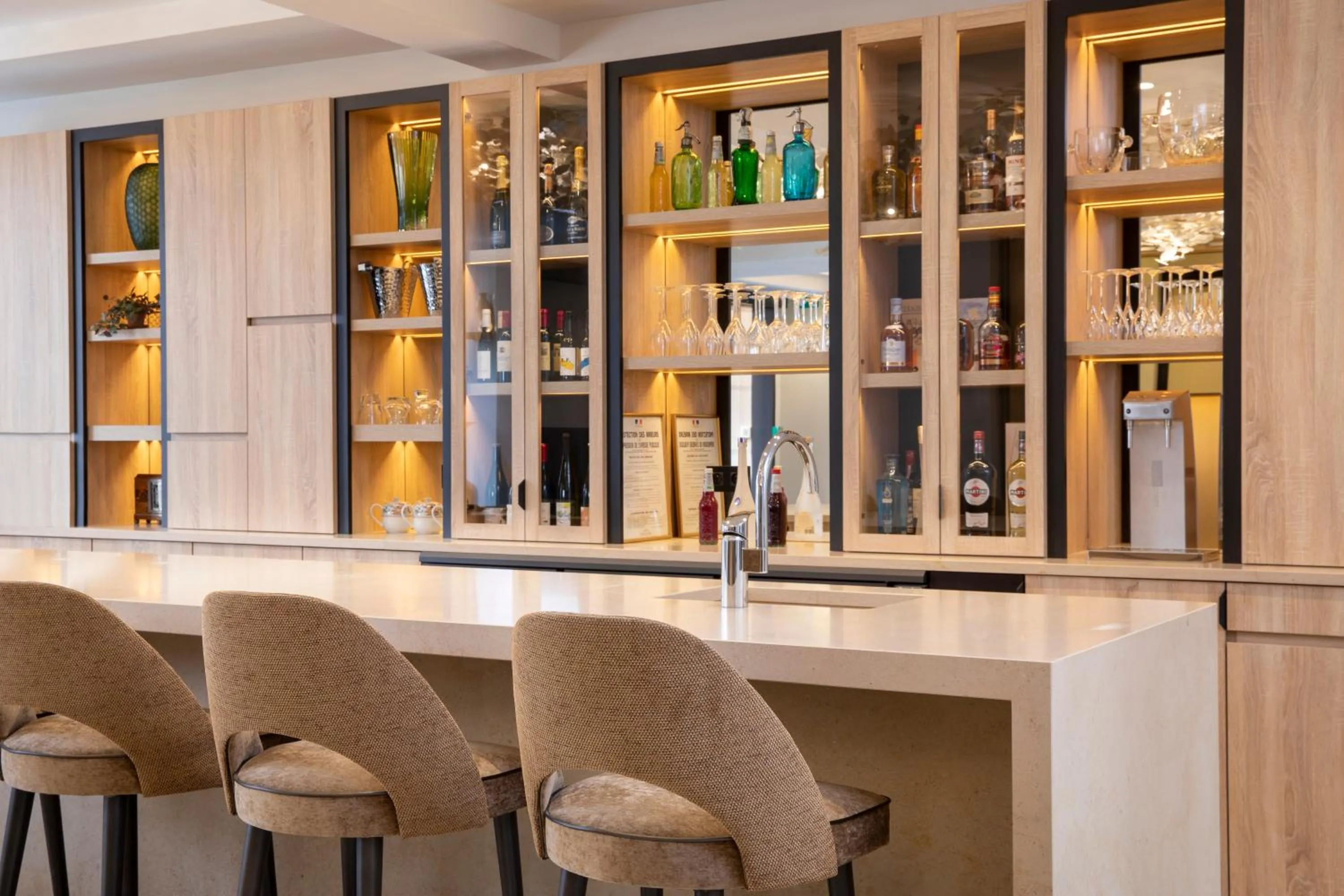 Lounge or bar in Hôtel des Champs-Elysées