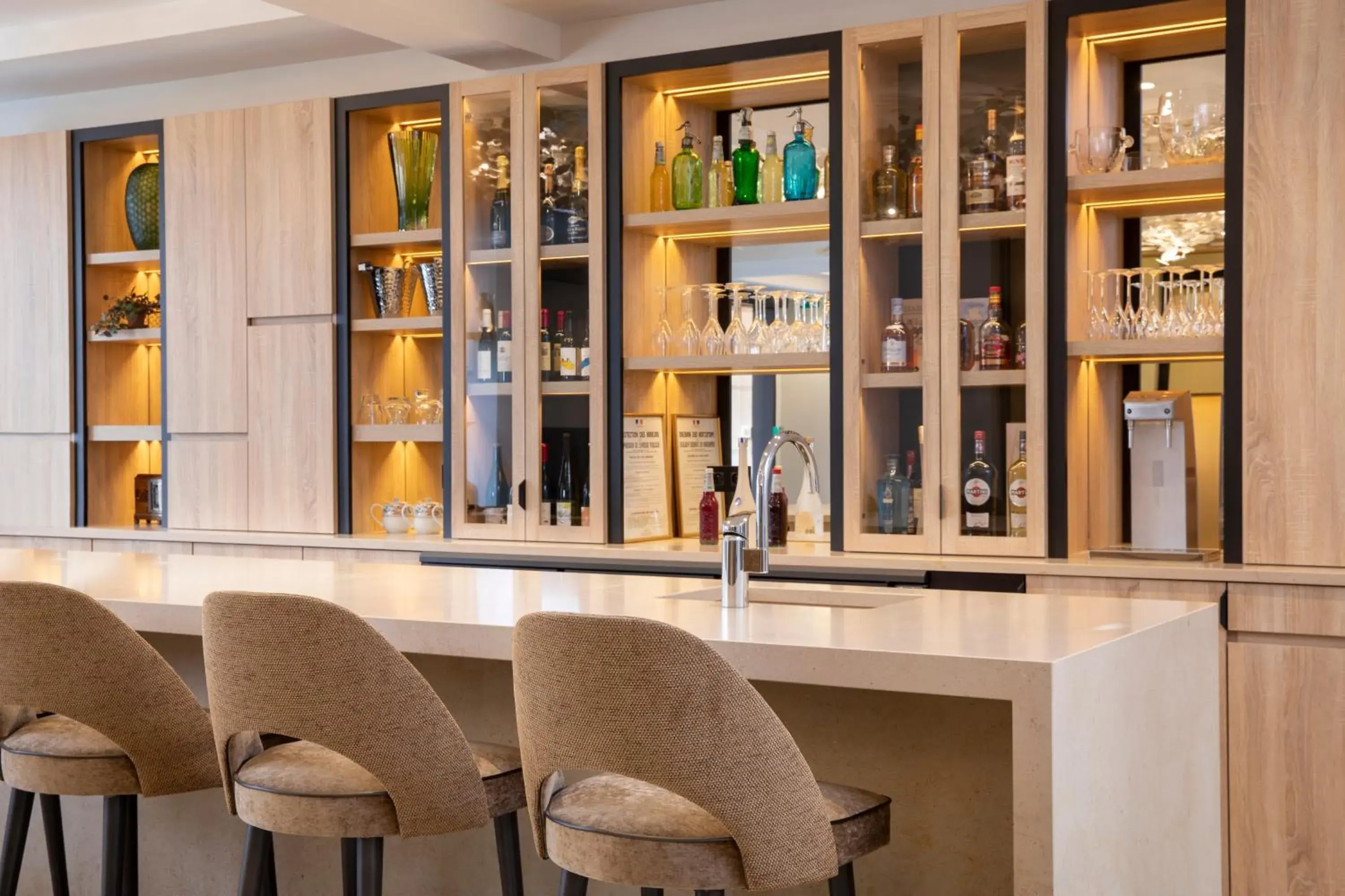 Lounge or bar in Hôtel des Champs-Elysées Lounge or bar in Hôtel des Champs-Elysées