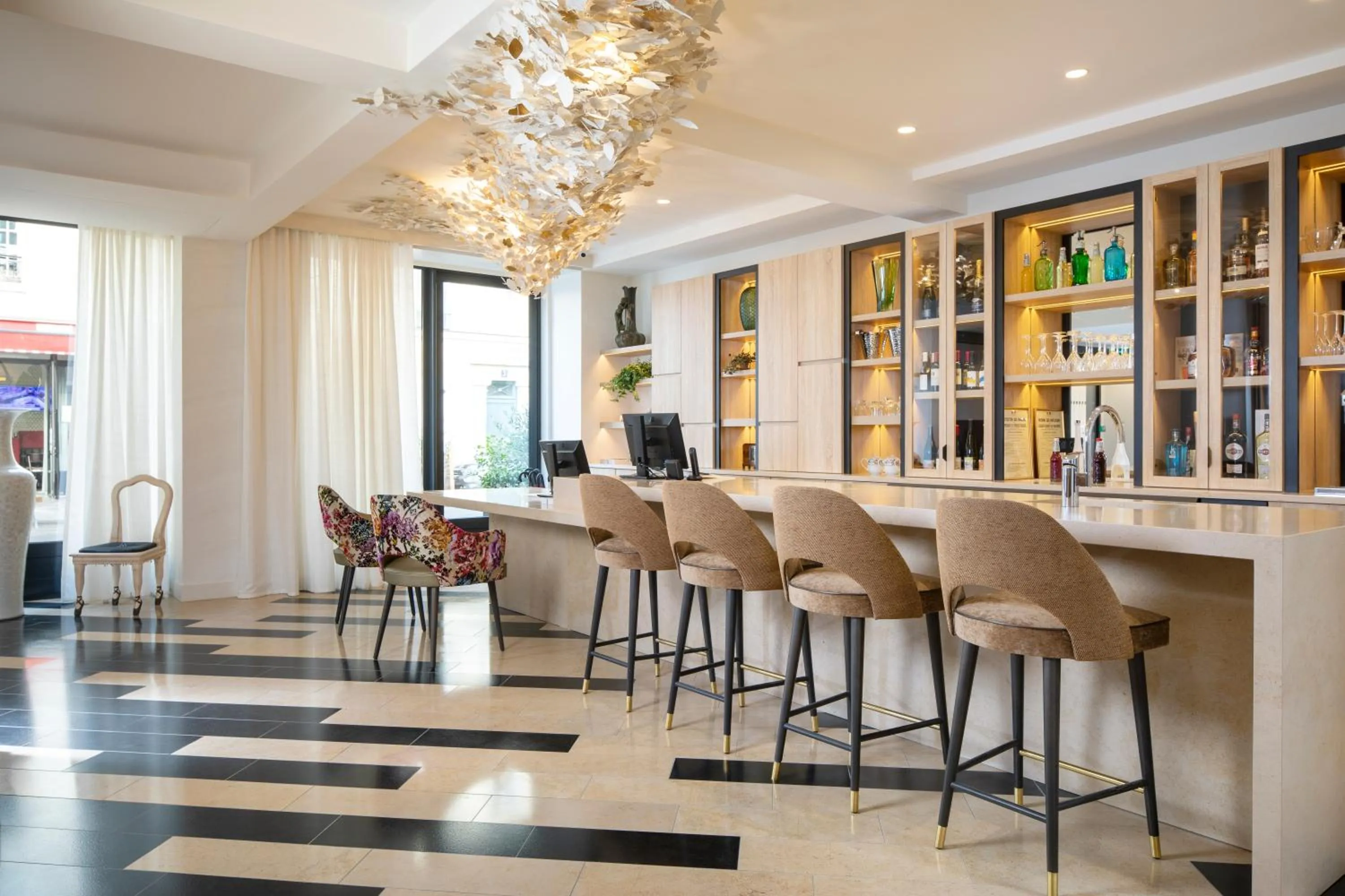 Lounge or bar in Hôtel des Champs-Elysées