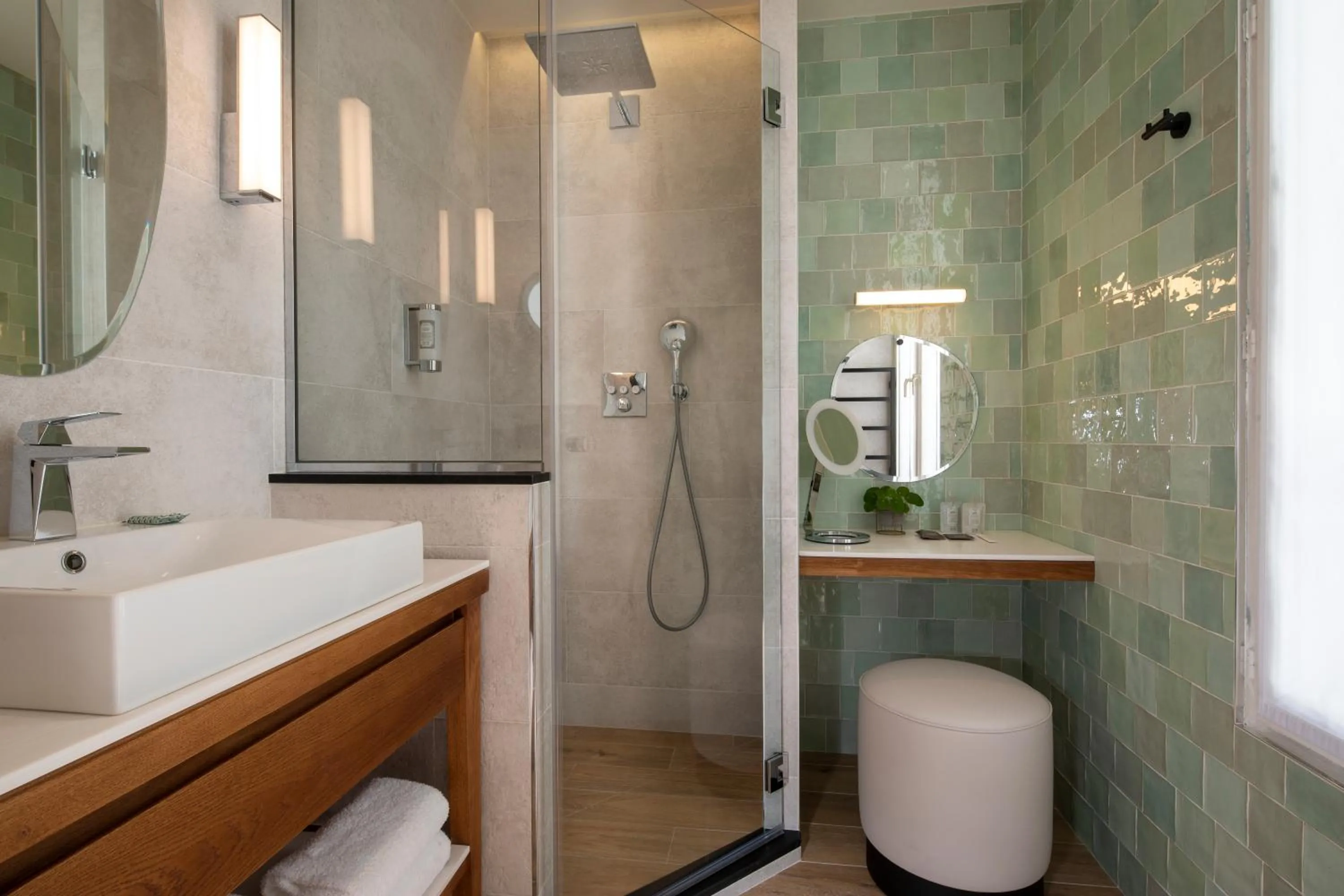 Bathroom in Hôtel des Champs-Elysées