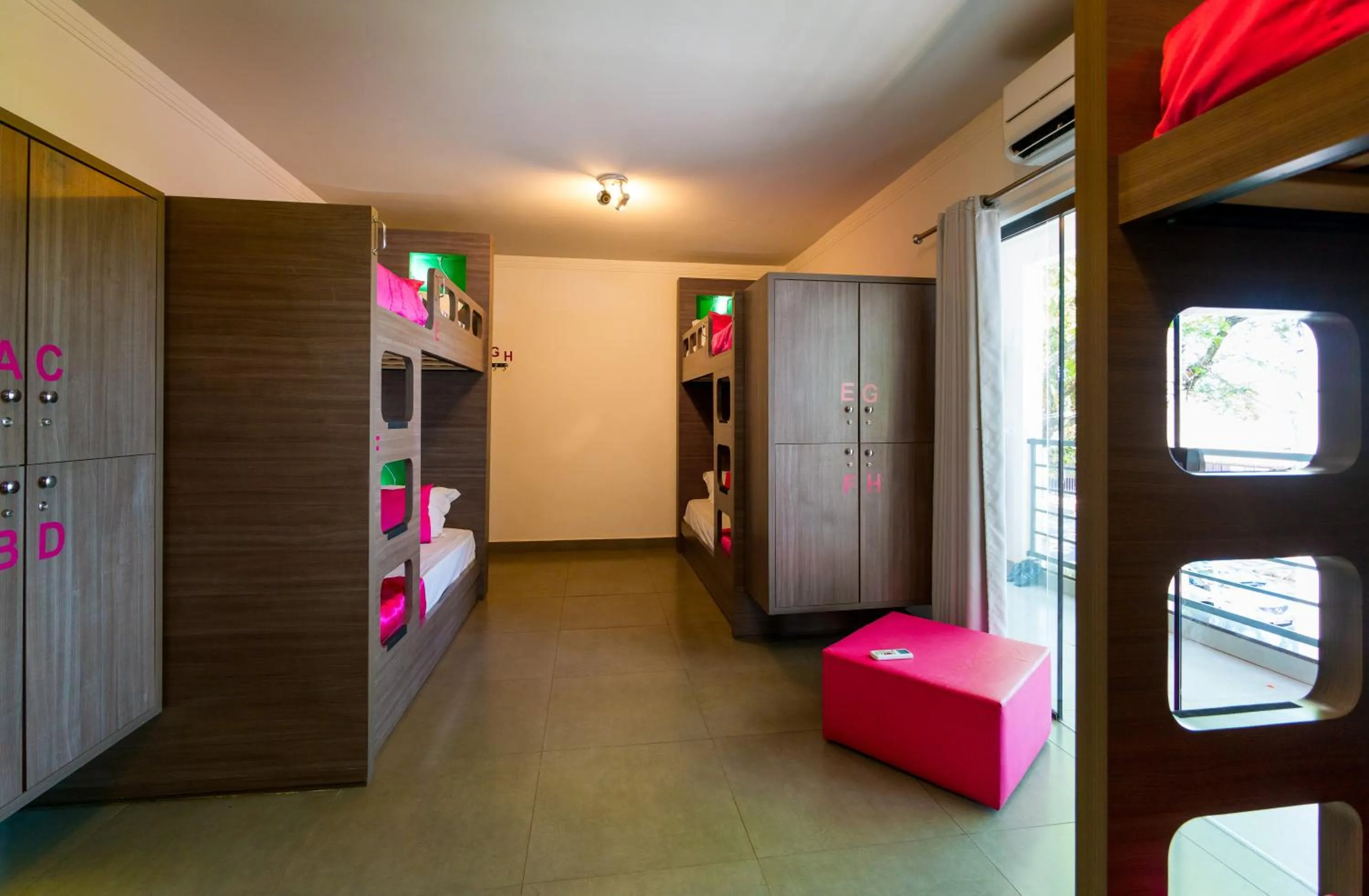 Bed in 8-Bed Female Dormitory Room in Concept Design Hostel & Suites