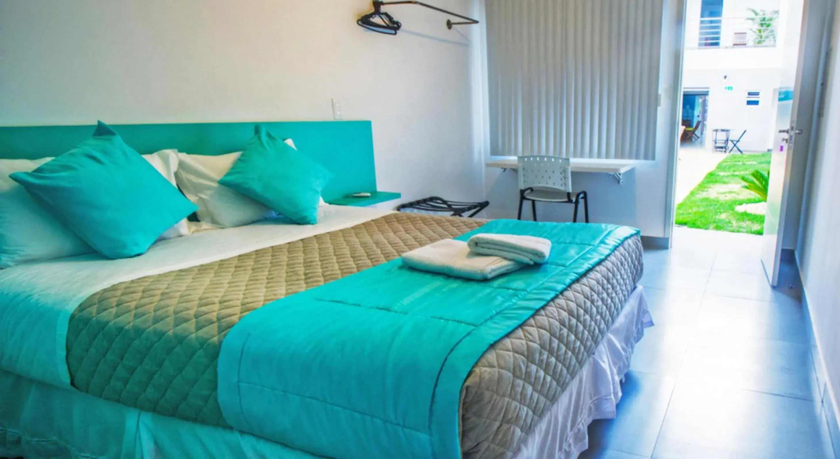 Double Room with Private Bathroom in Concept Design Hostel & Suites Double Room with Private Bathroom in Concept Design Hostel & Suites