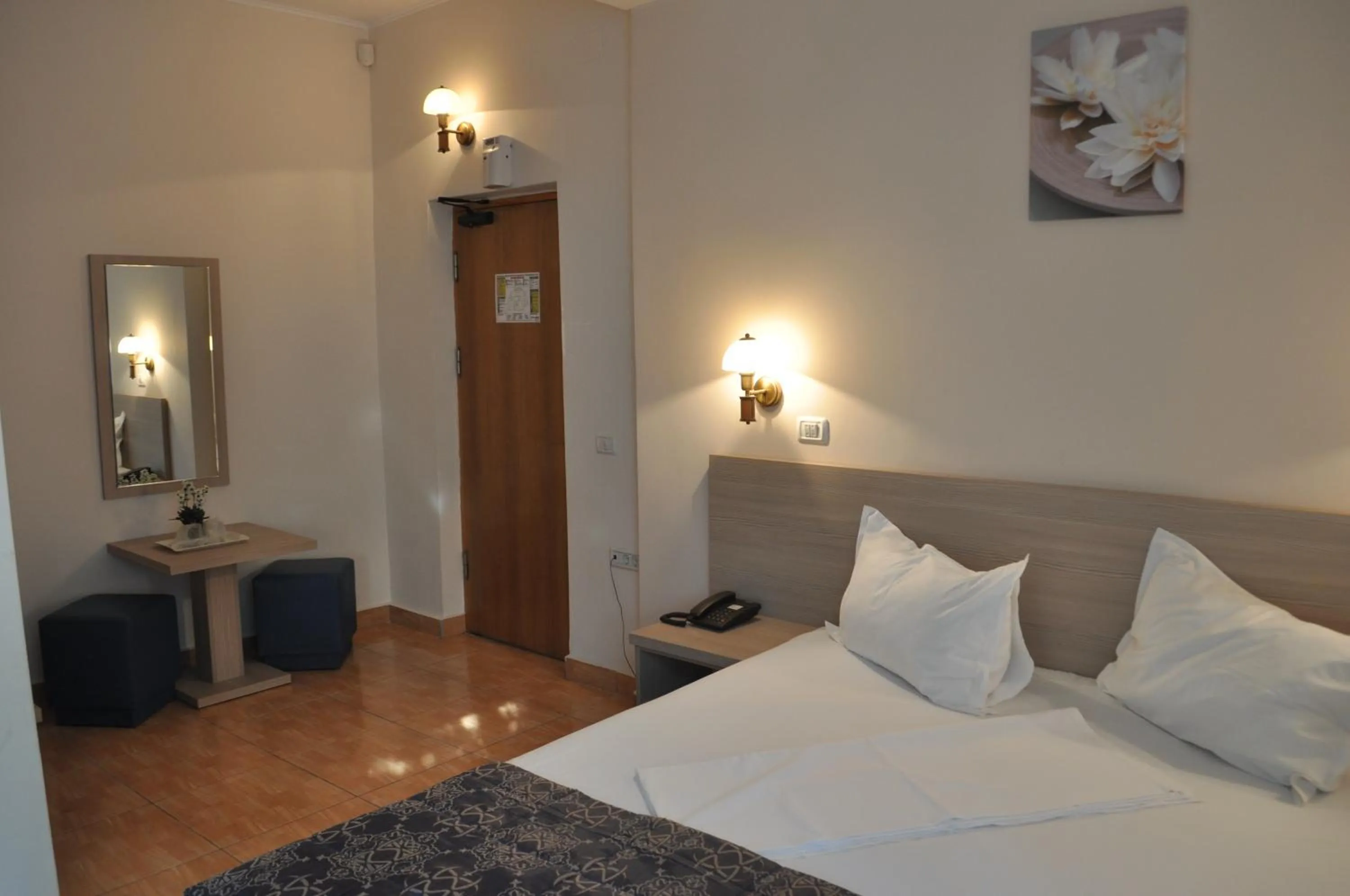 Photo of the whole room, Bed in Hotel Regal