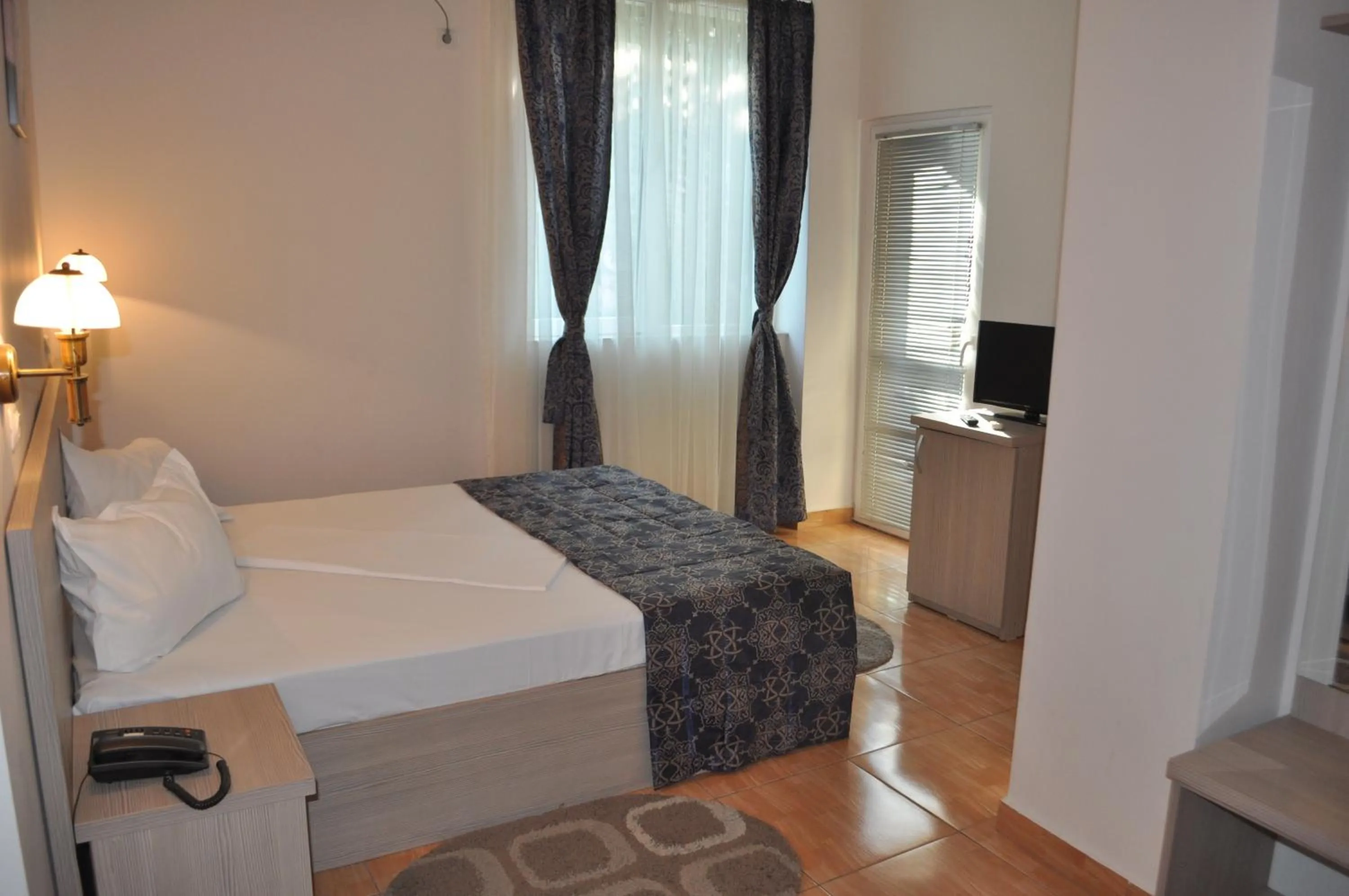 Photo of the whole room, Bed in Hotel Regal