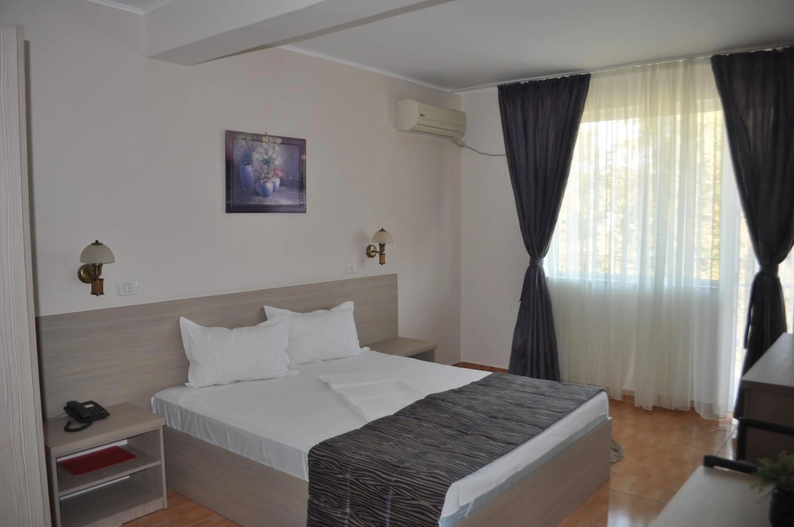 Photo of the whole room, Bed in Hotel Regal