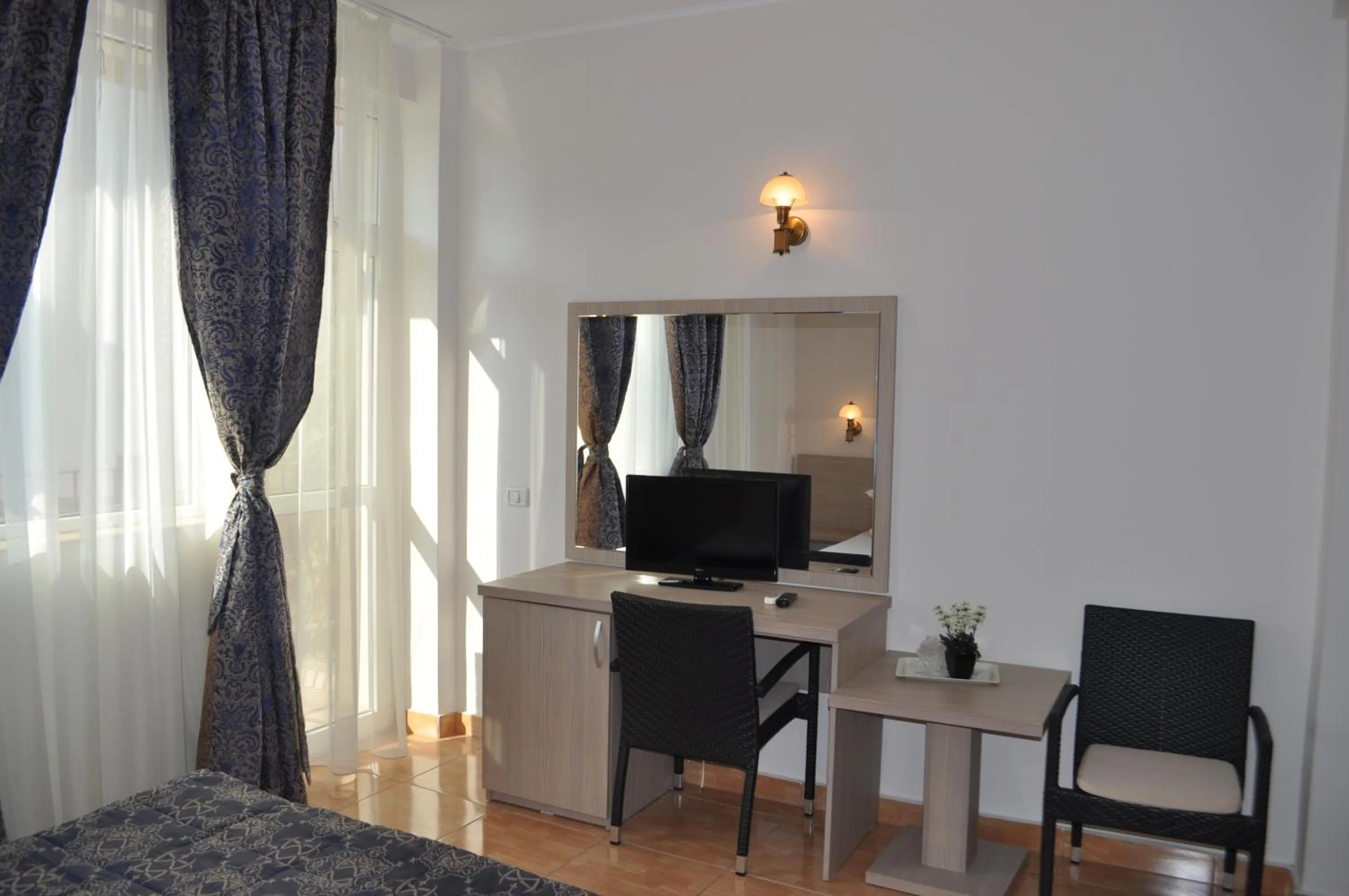 Photo of the whole room in Hotel Regal