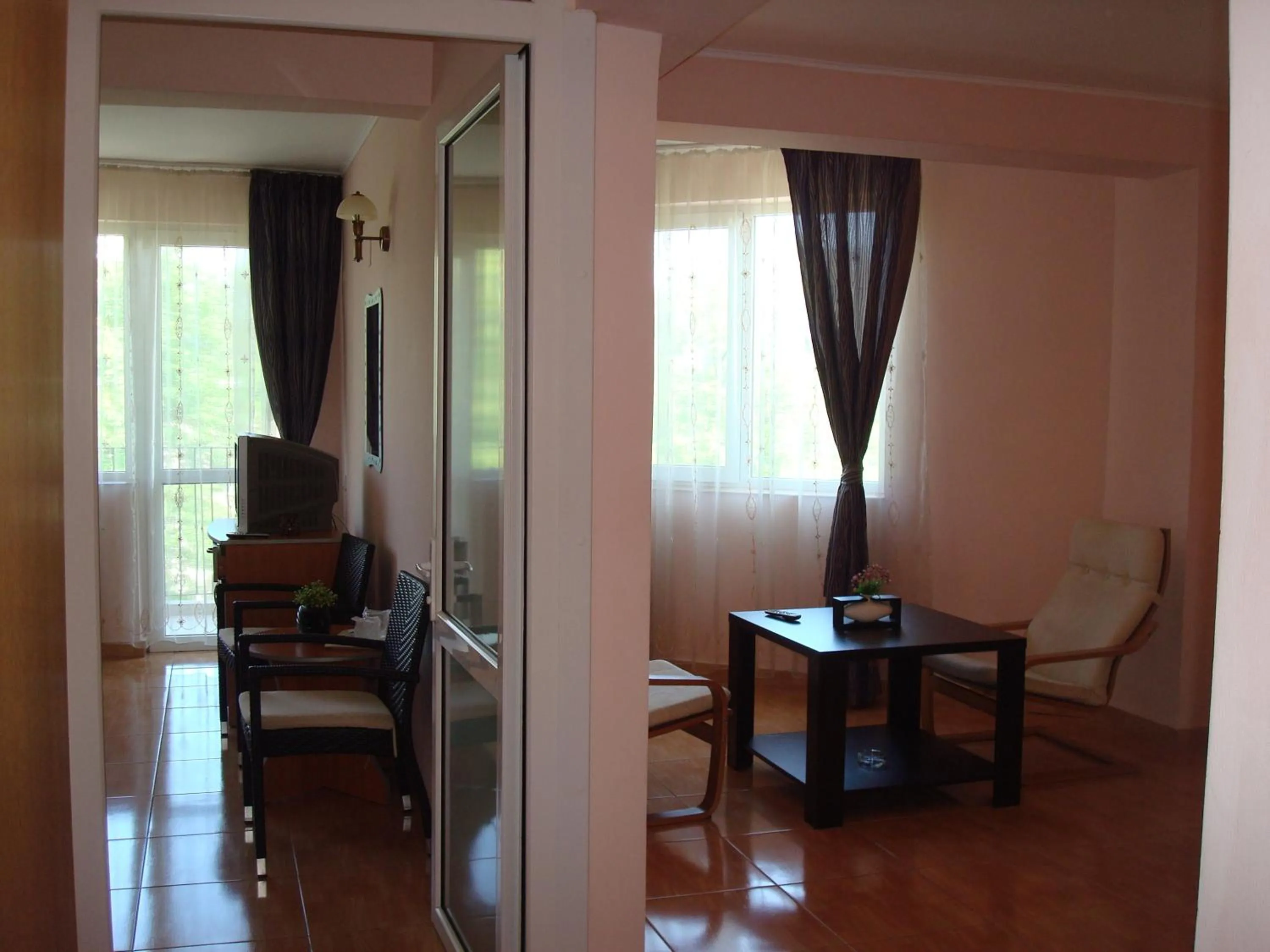 Communal lounge/ TV room in Hotel Regal