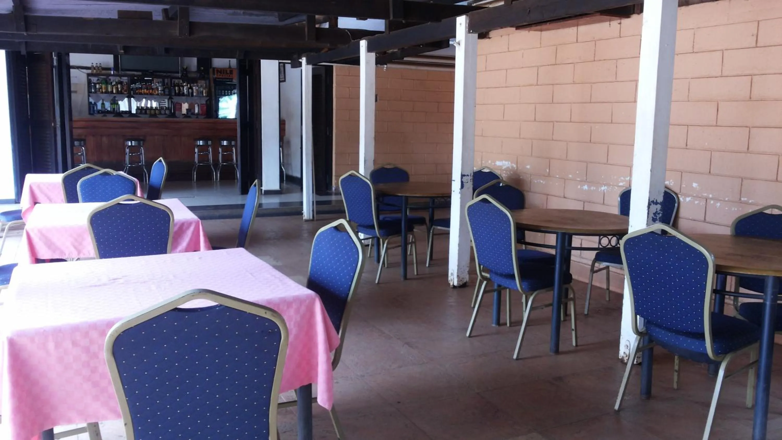 Restaurant/places to eat in St Lira Hotel