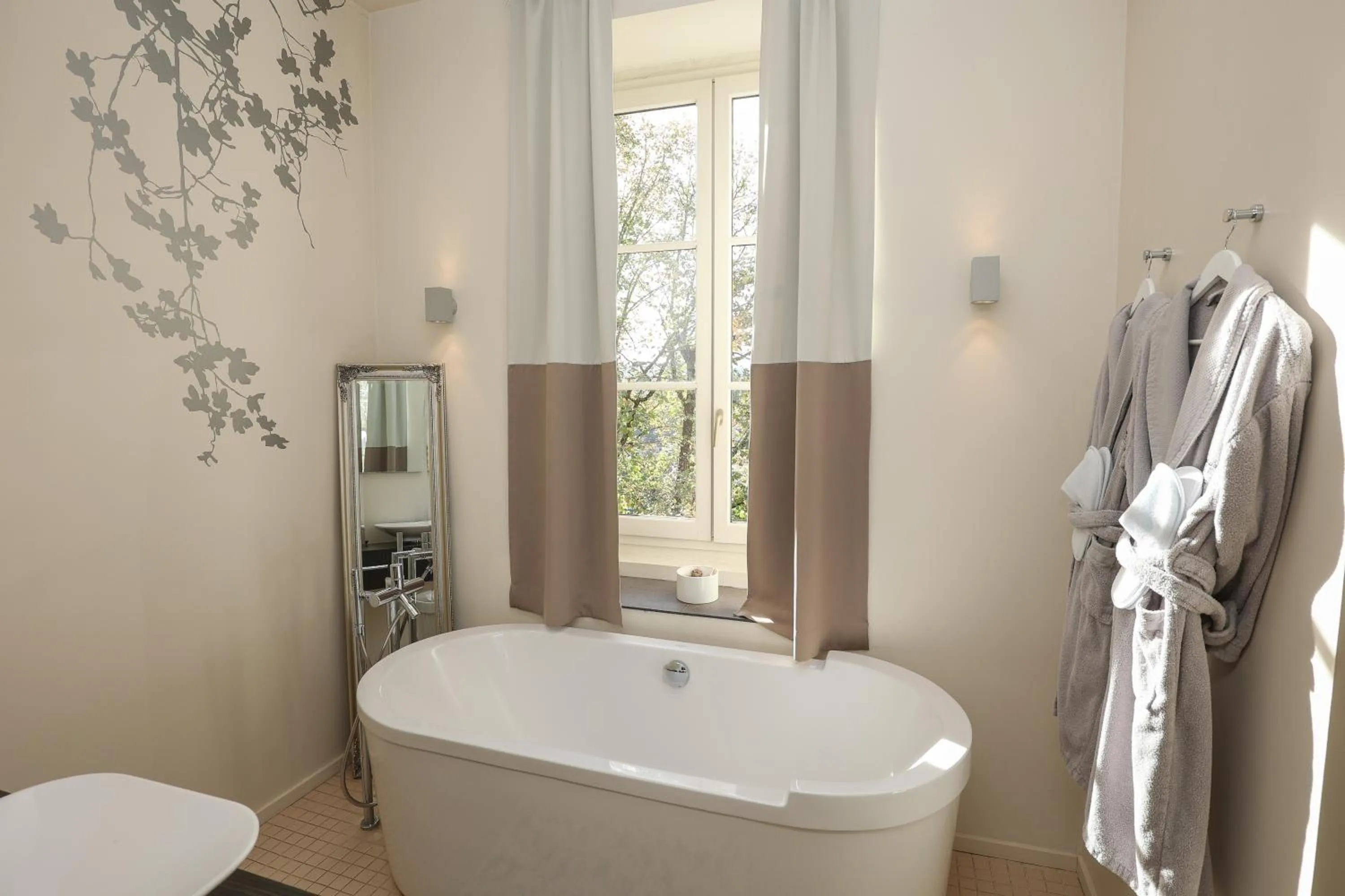 Bathroom in Hôtel Château de Lacan