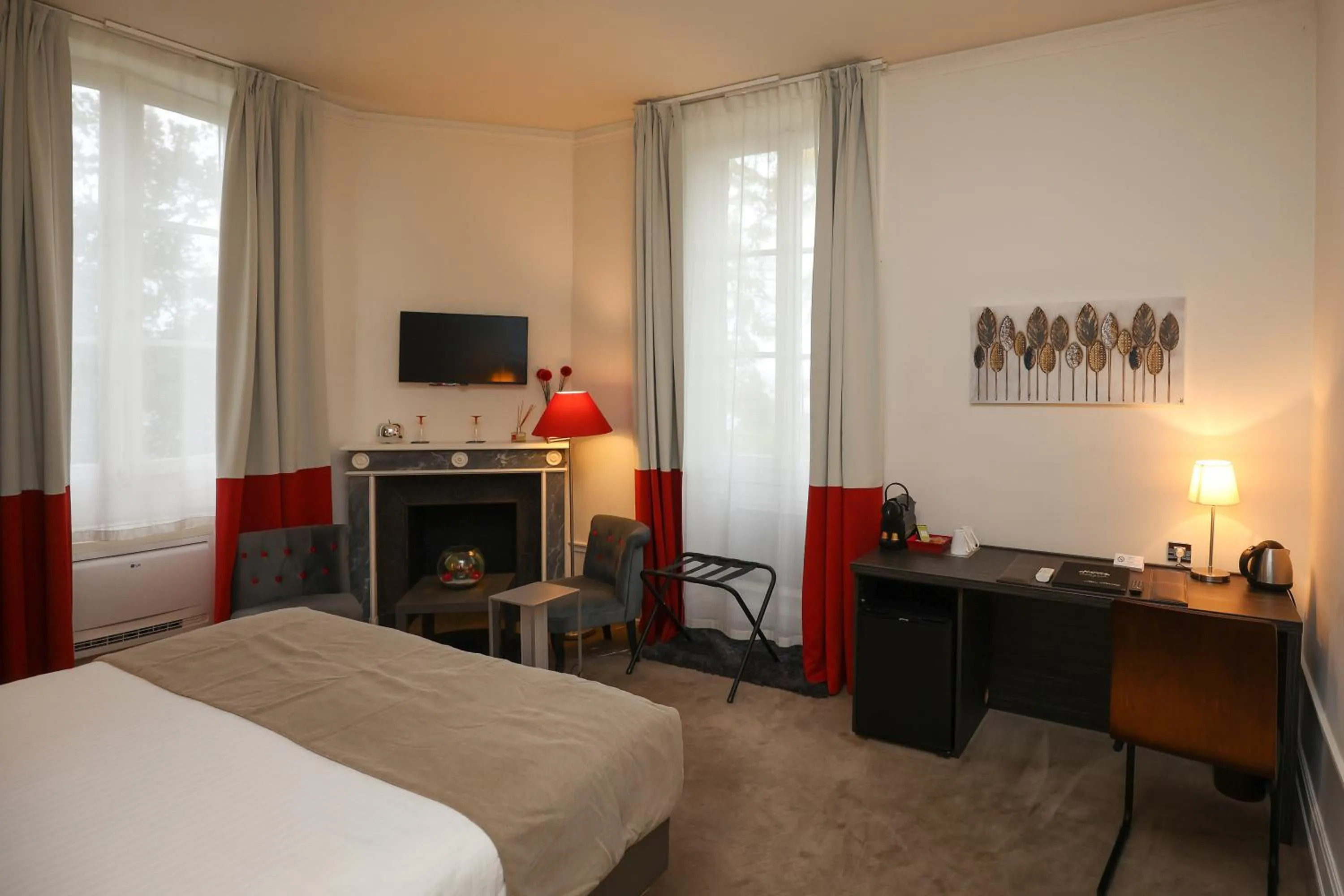 Photo of the whole room, Bed in Hôtel Château de Lacan