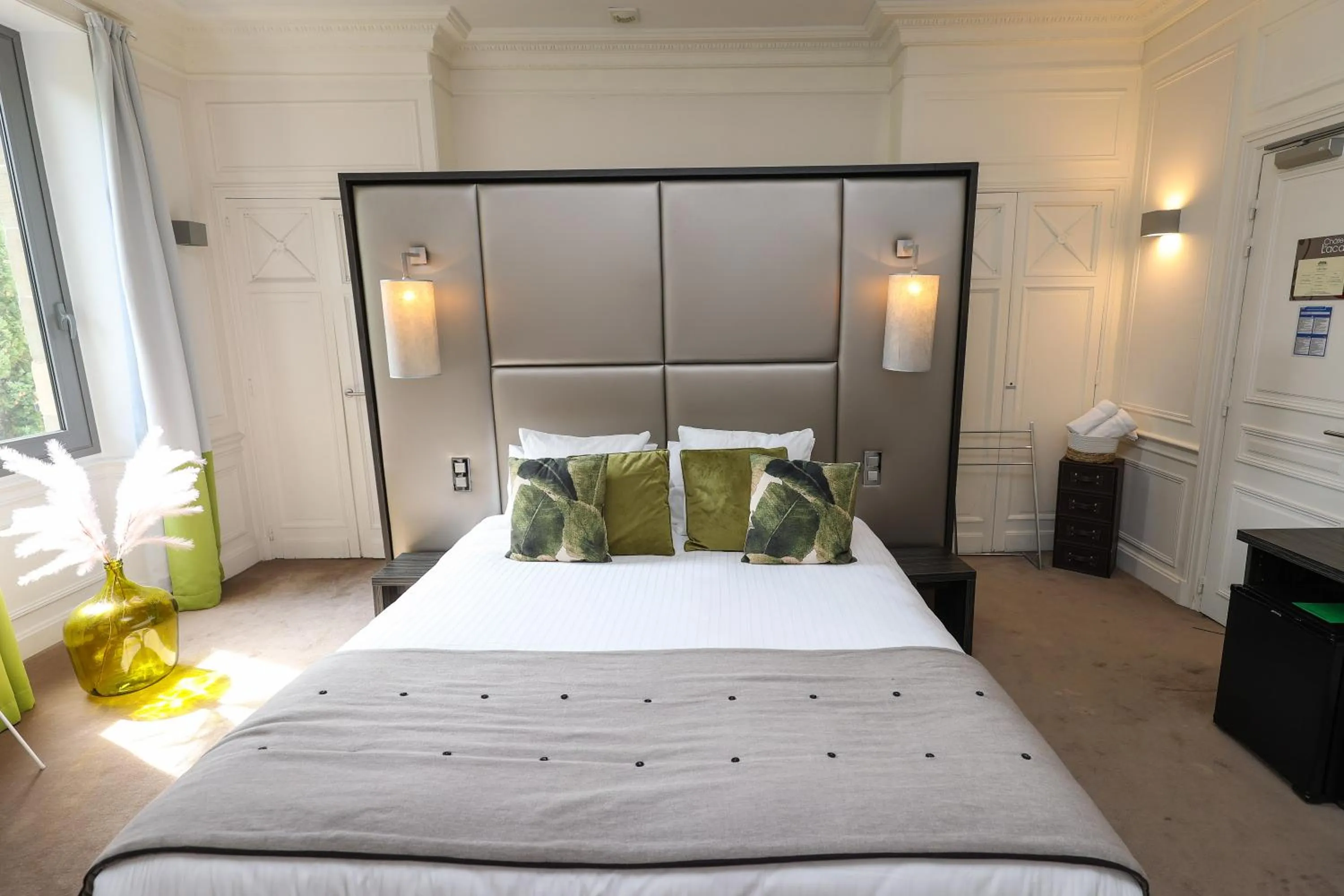 Bed in Hôtel Château de Lacan