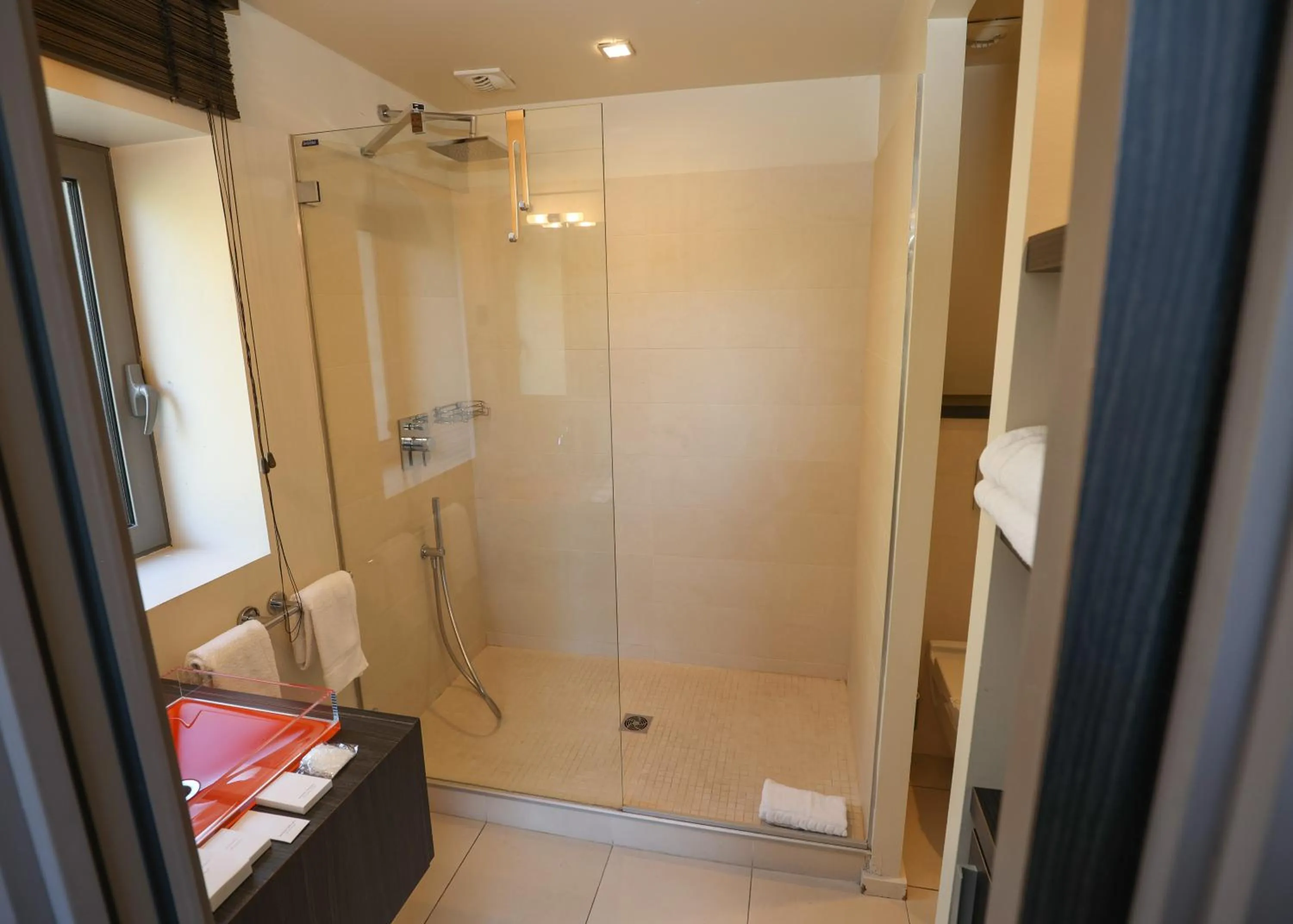 Bathroom in Hôtel Château de Lacan