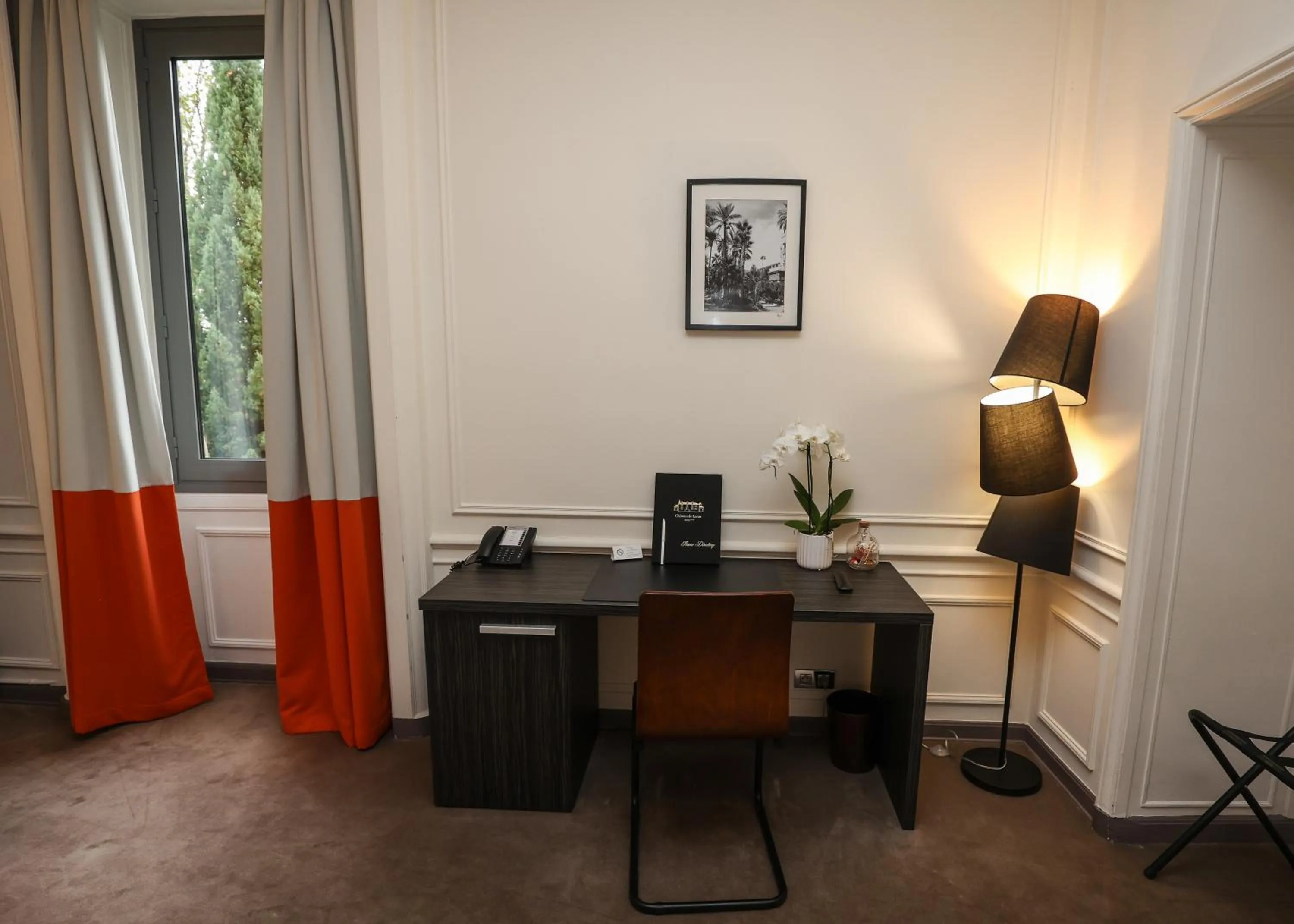 Photo of the whole room in Hôtel Château de Lacan