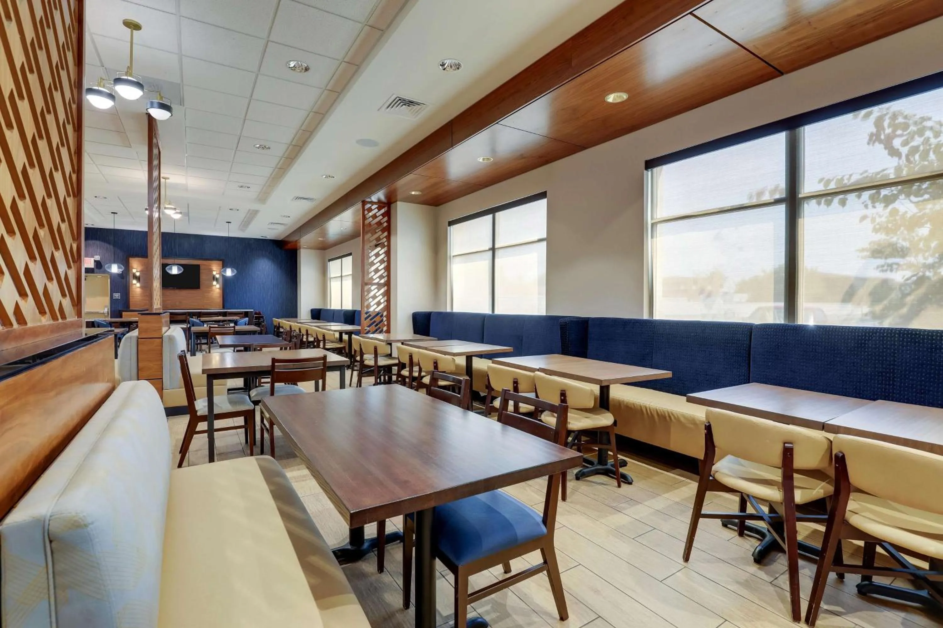 Breakfast in Drury Inn & Suites Lafayette IN