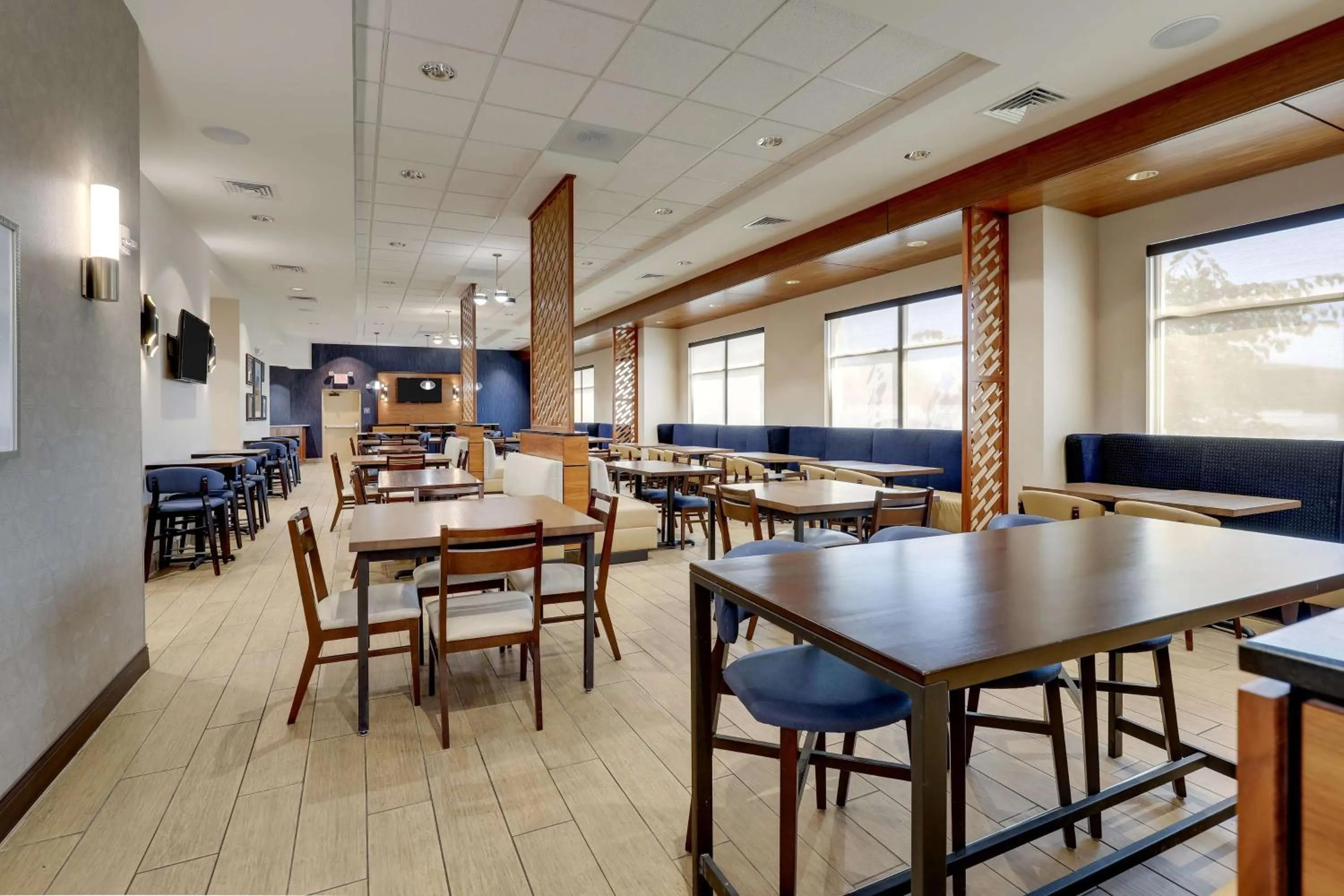 Breakfast in Drury Inn & Suites Lafayette IN